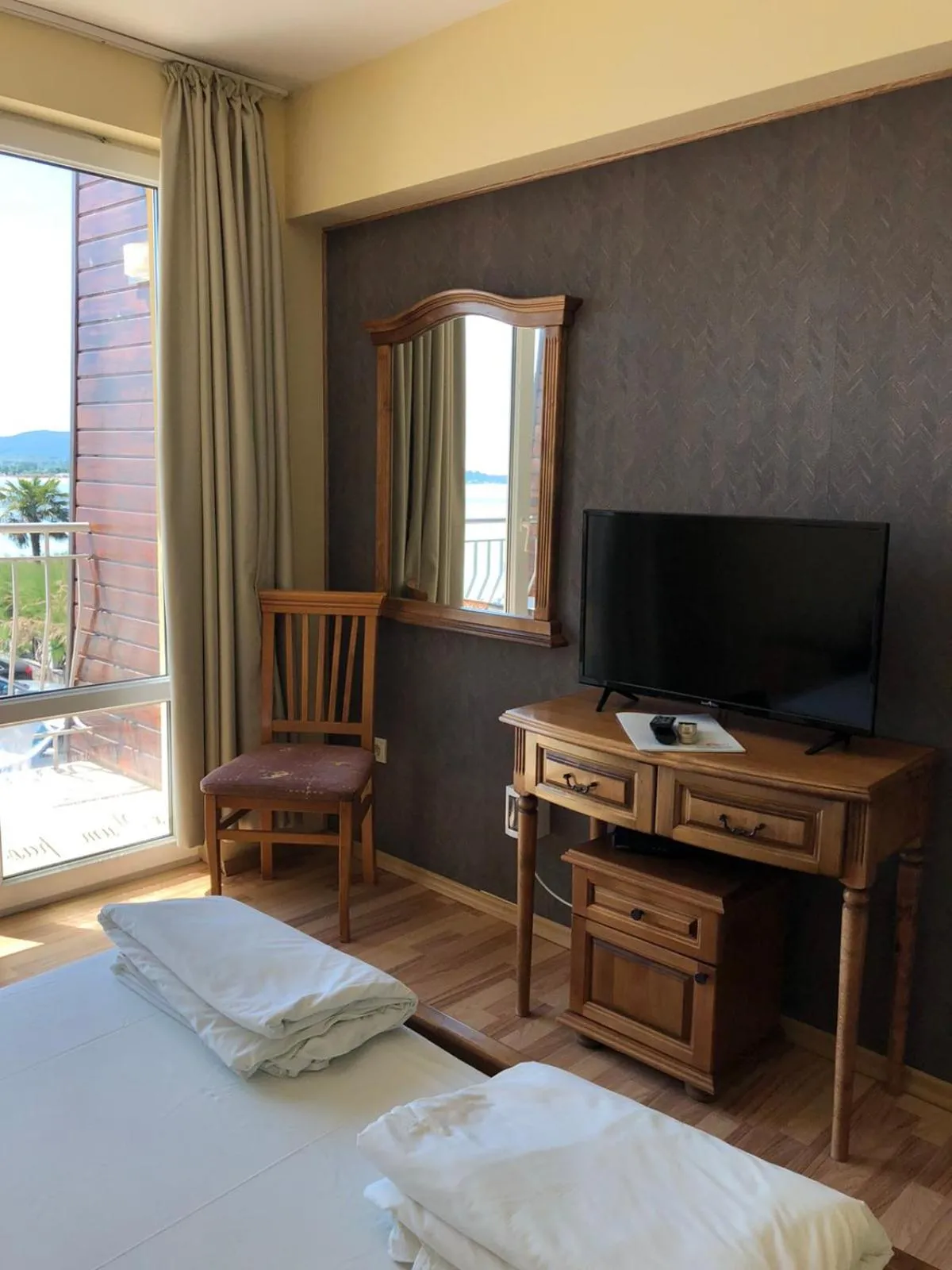 Bed in Family Hotel Littoral