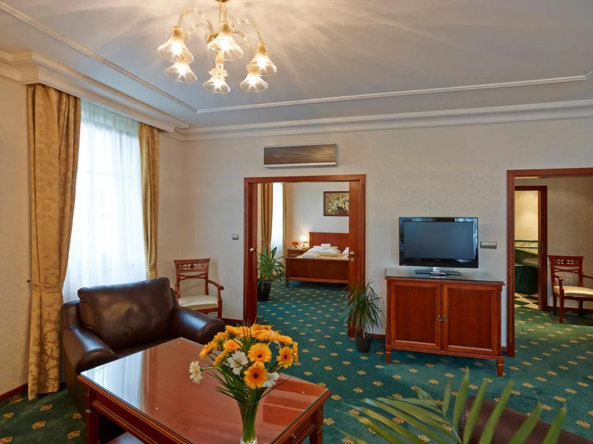 TV and multimedia, Bed in Hotel Stefanik