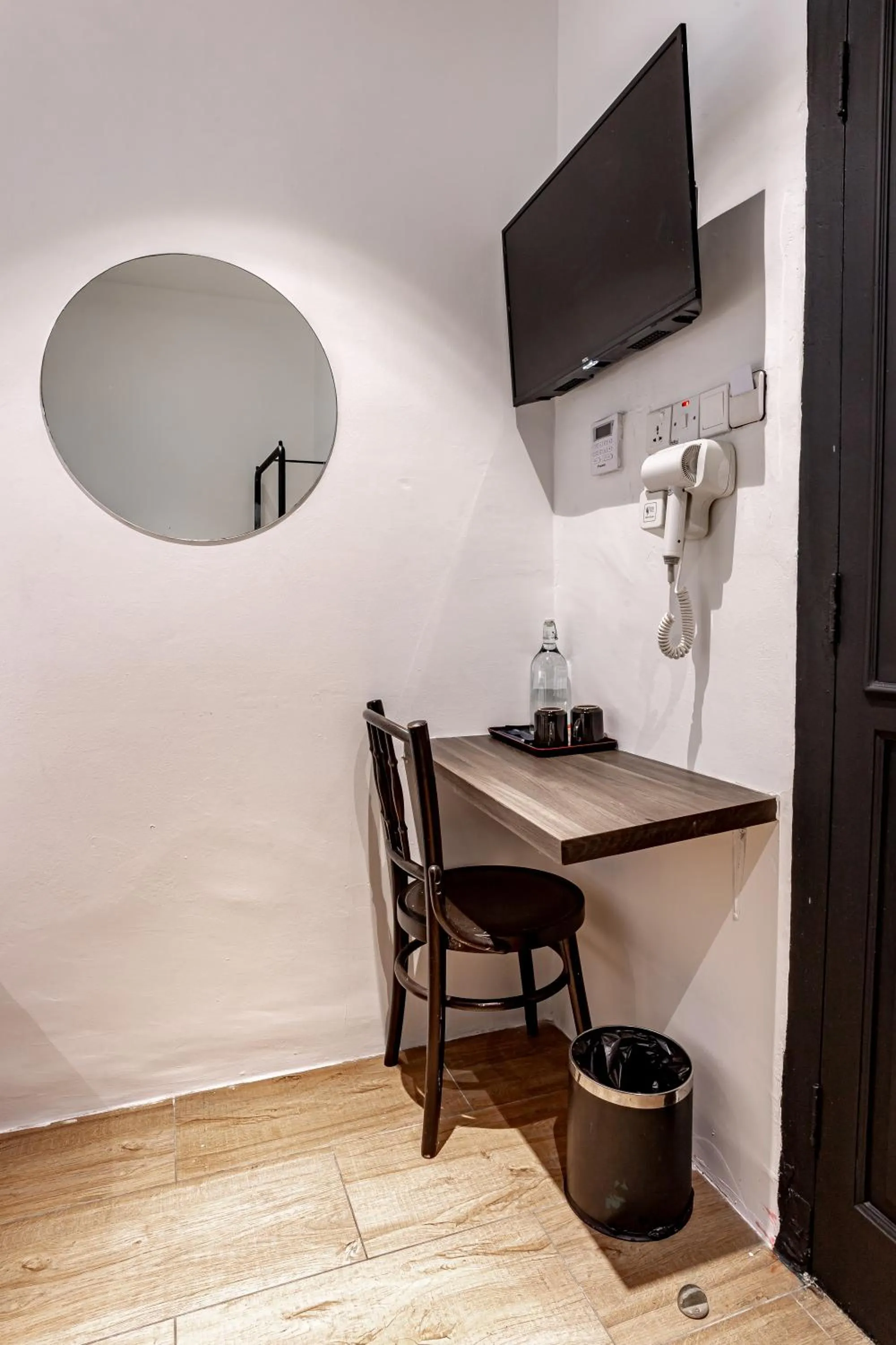 TV and multimedia in Earnest Hotel Georgetown