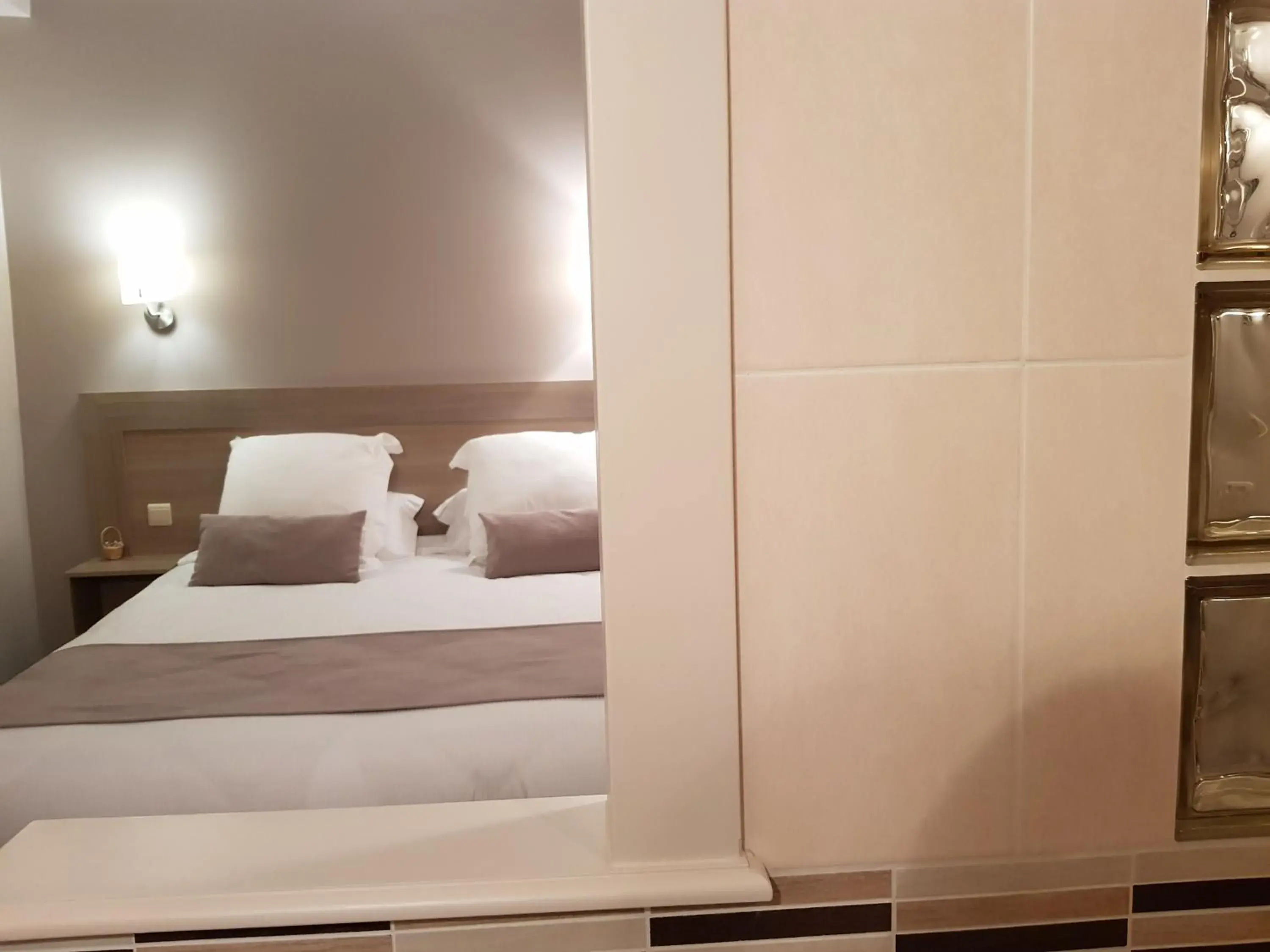 Bed in Hostellerie d'Héloïse Logis Bed in Hostellerie d'Héloïse Logis