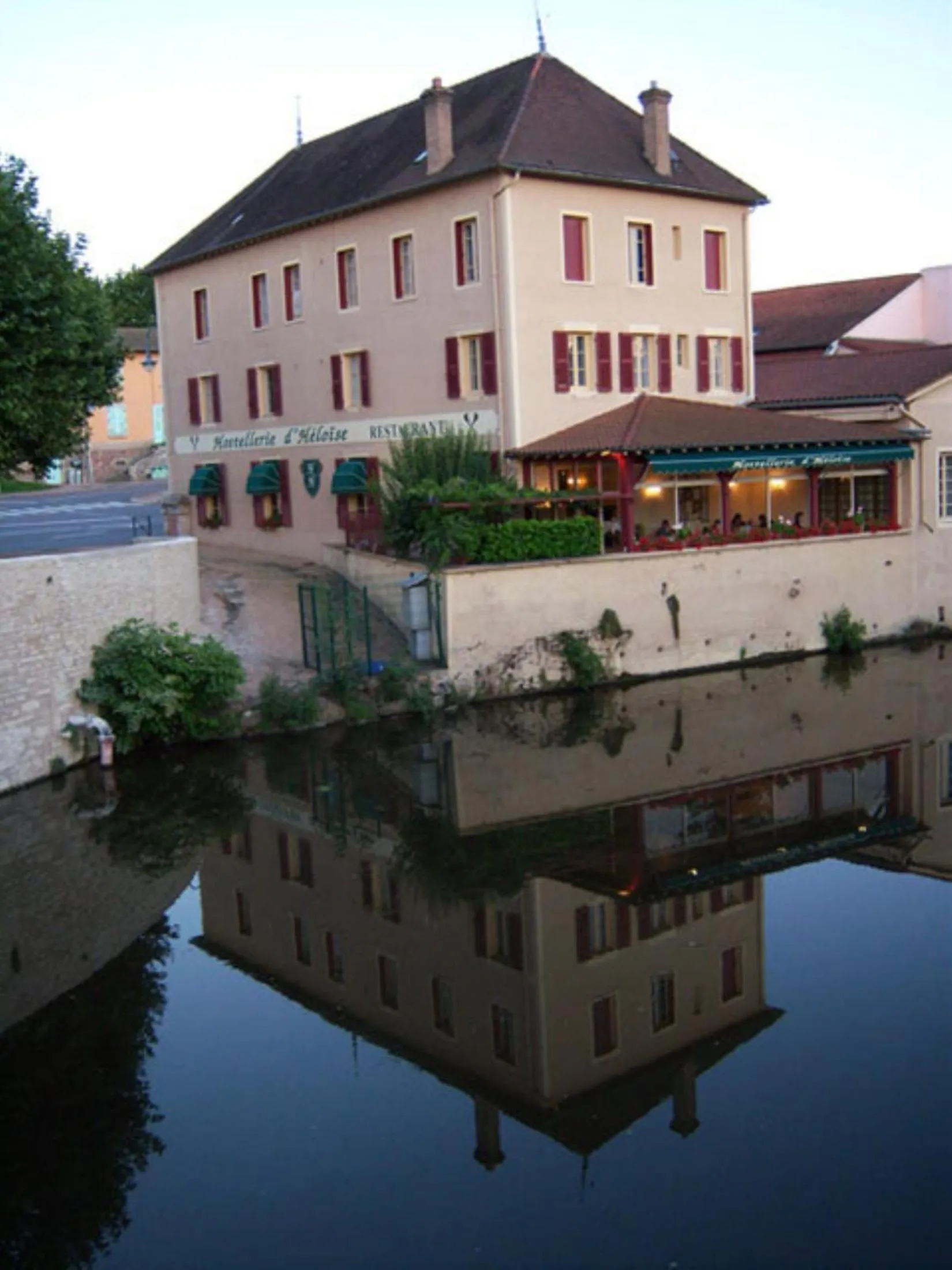 Facade/entrance in Hostellerie d'Héloïse Logis