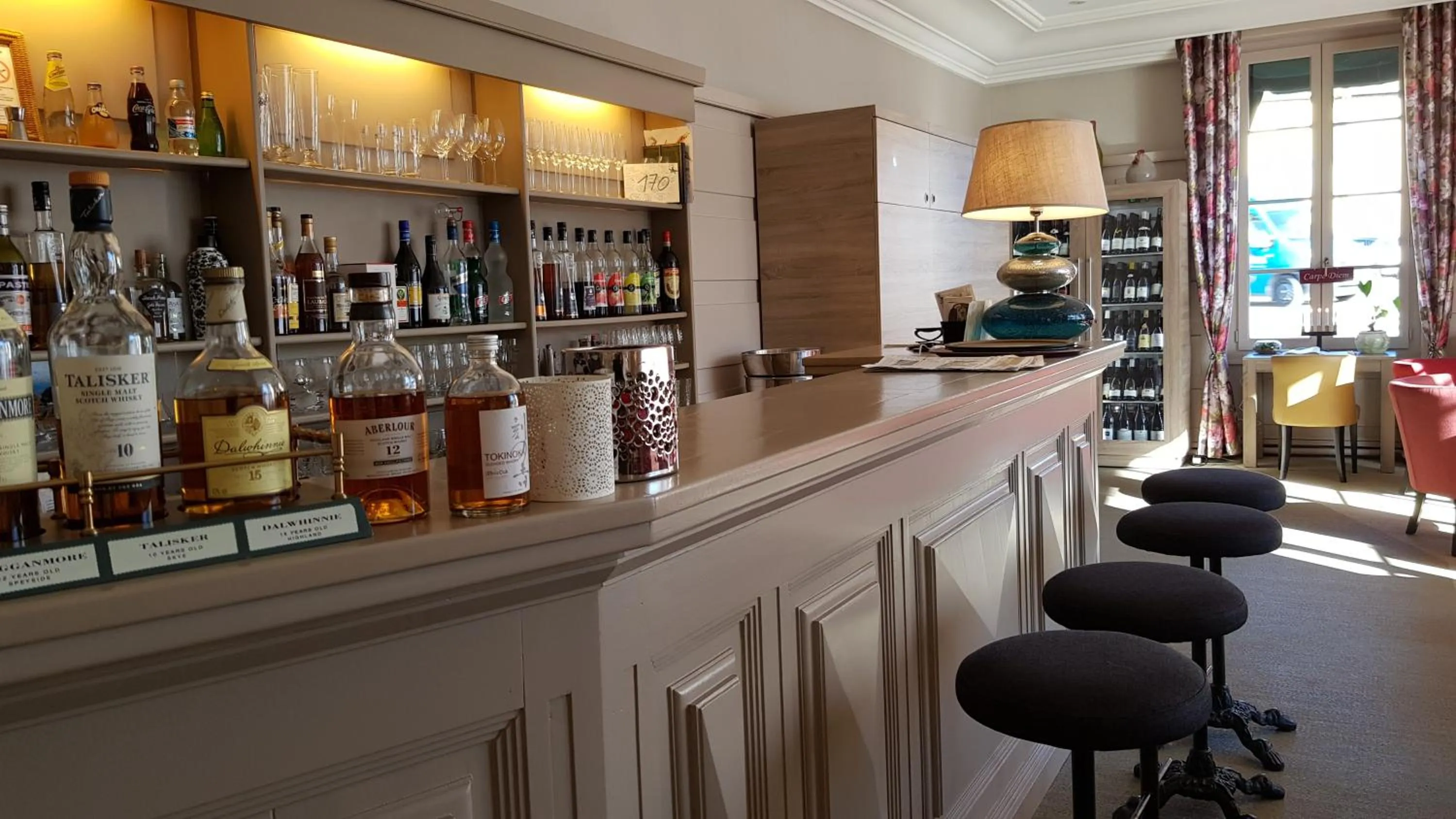 Lounge or bar in Hostellerie d'Héloïse Logis