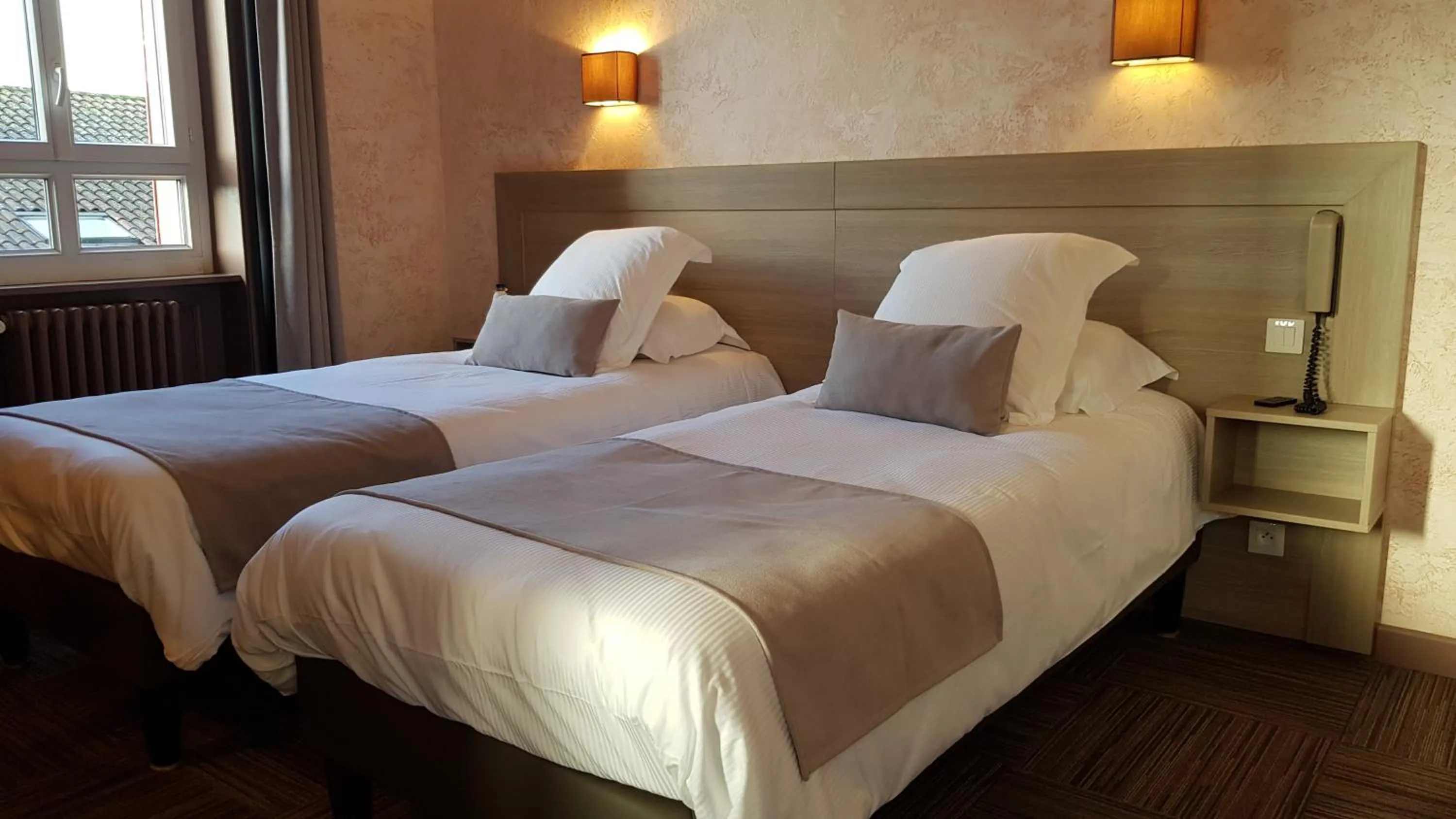 Bed in Hostellerie d'Héloïse Logis