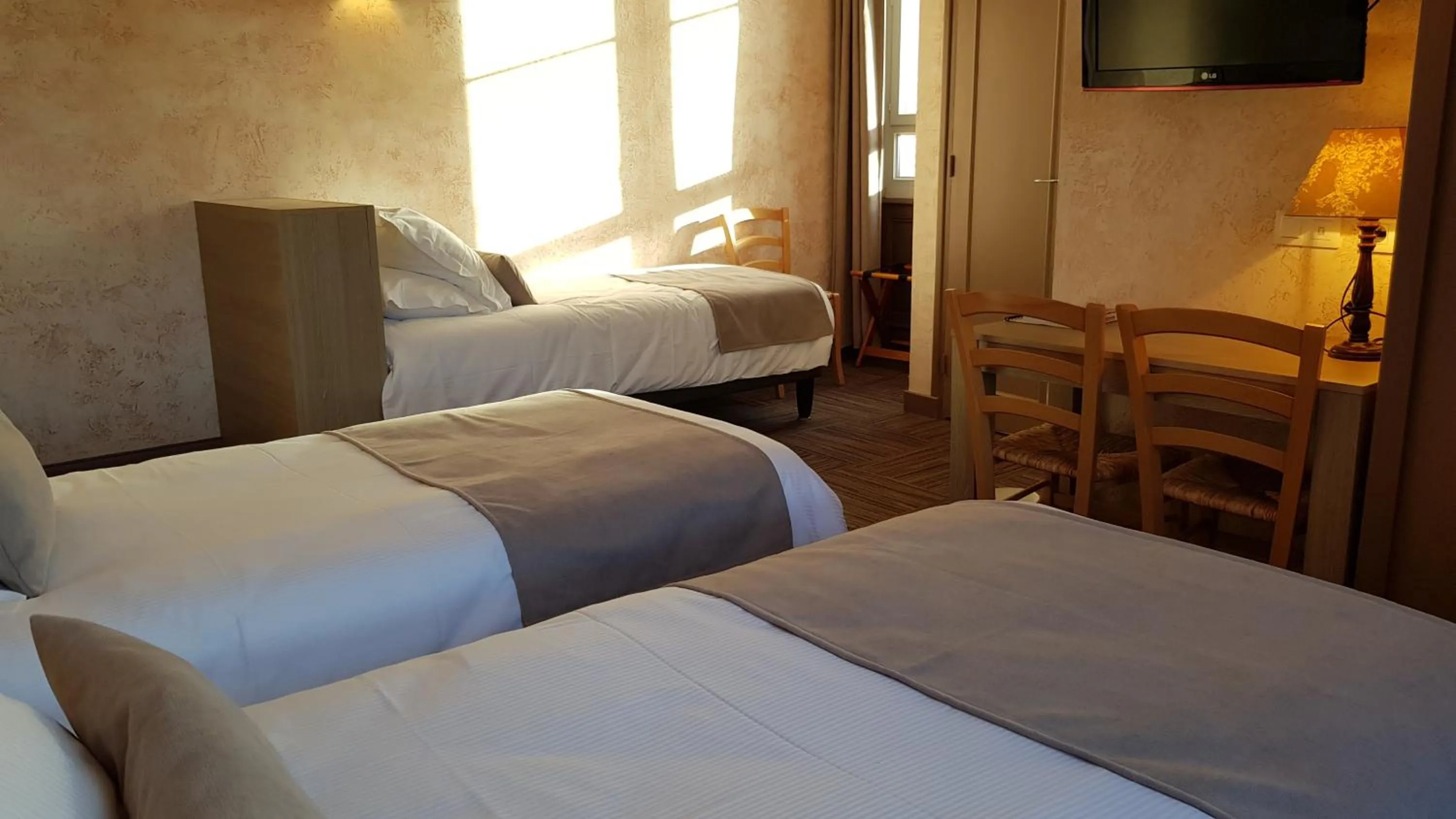 Bed in Hostellerie d'Héloïse Logis