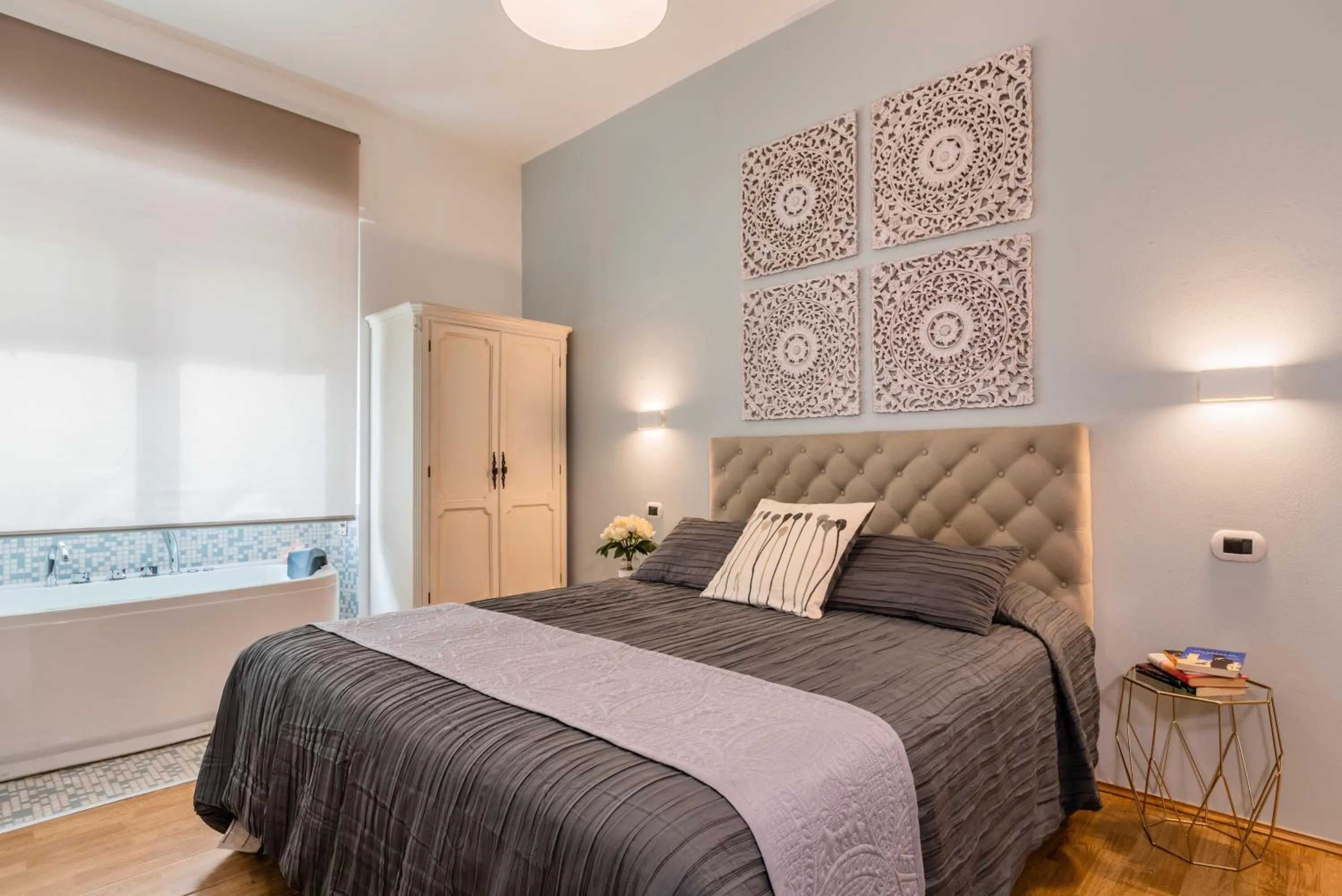 Photo of the whole room, Bed in Fior Di Loto Rooms