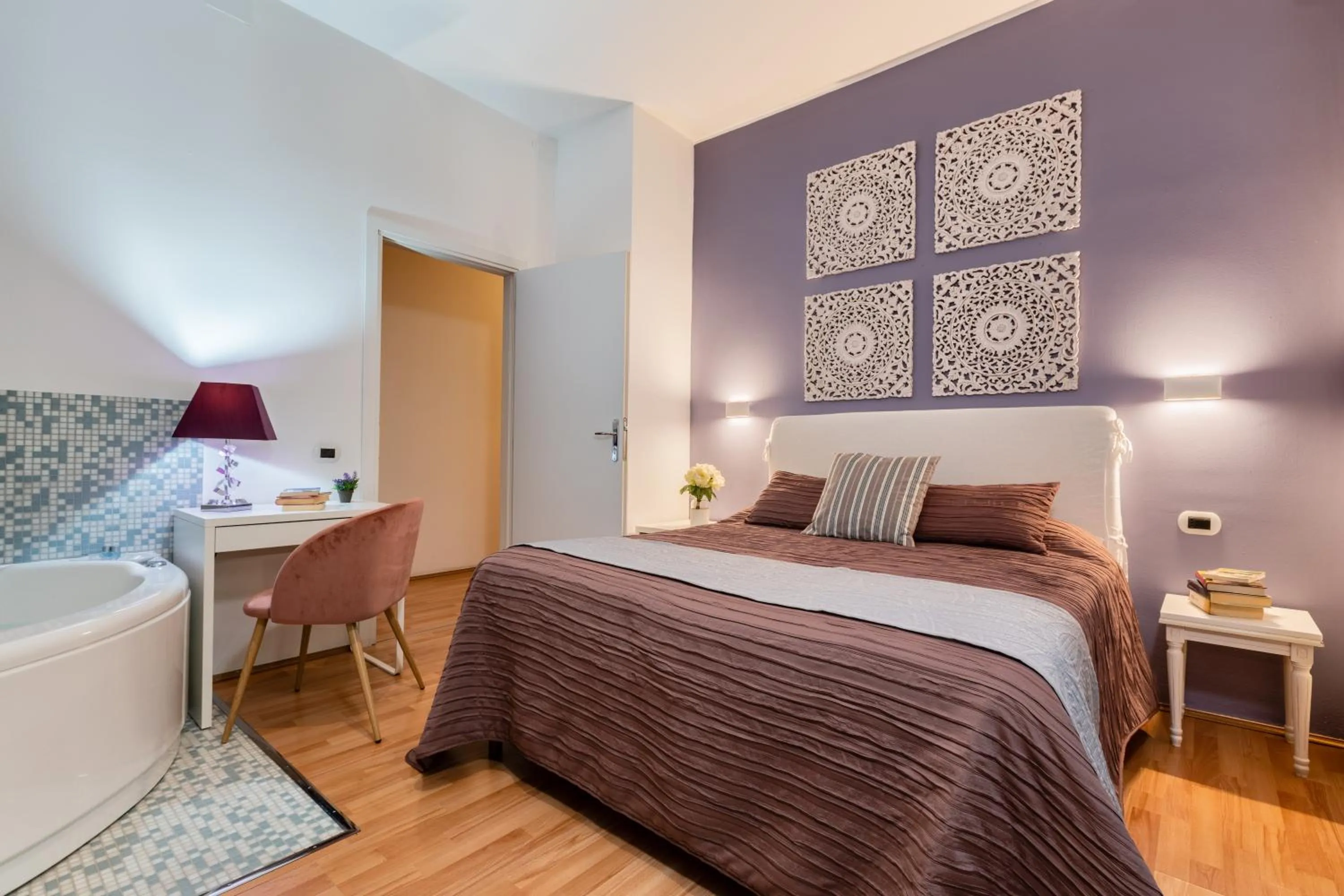 Photo of the whole room, Bed in Fior Di Loto Rooms