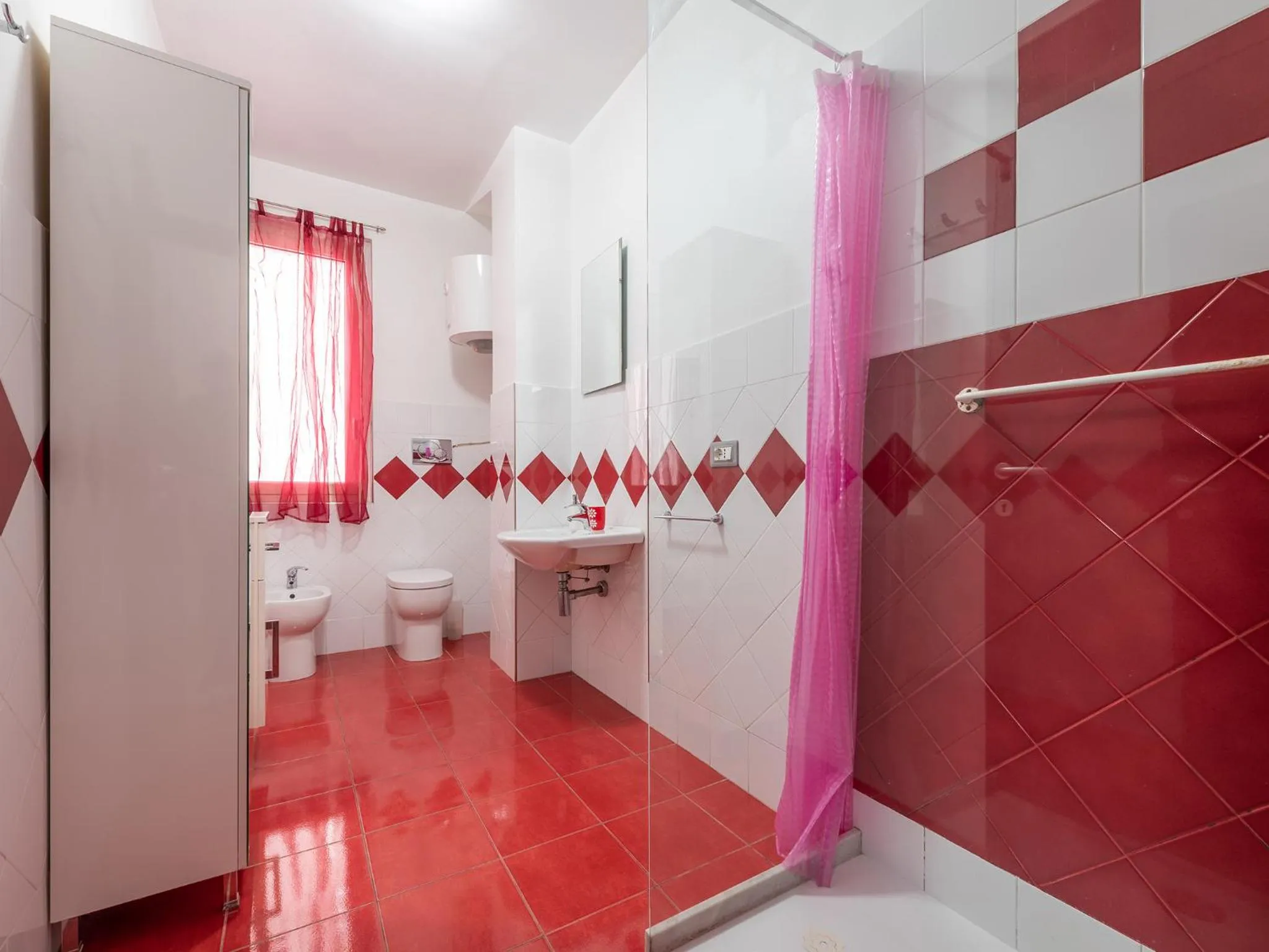 Shower in Thanit Rooms