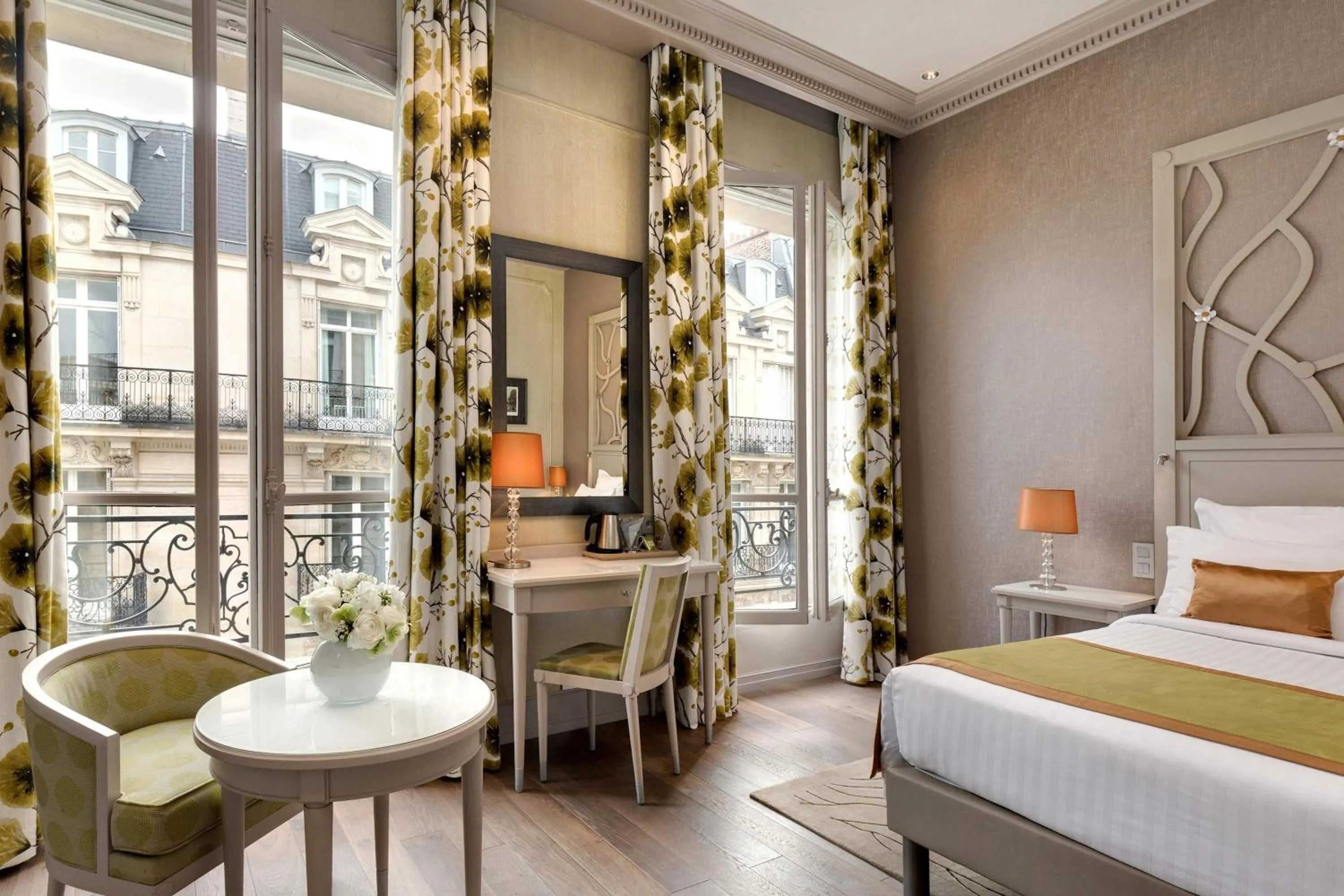 Bedroom, Bed in Hôtel Château Frontenac