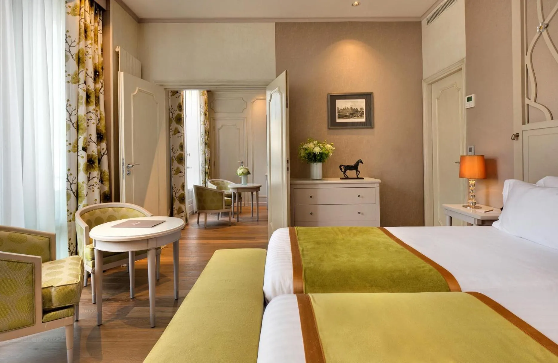 Bedroom, Bed in Hôtel Château Frontenac