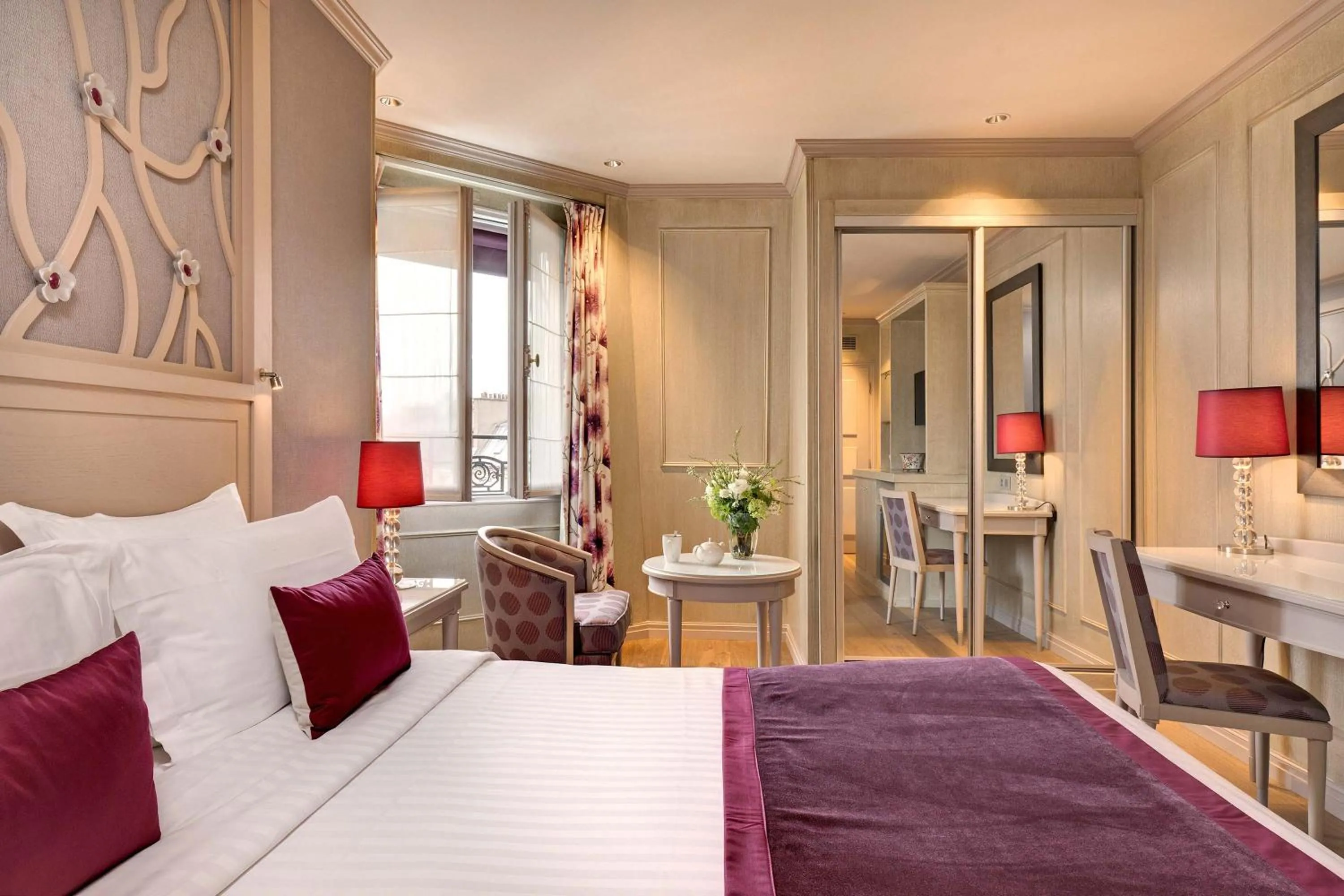 Bedroom, Bed in Hôtel Château Frontenac