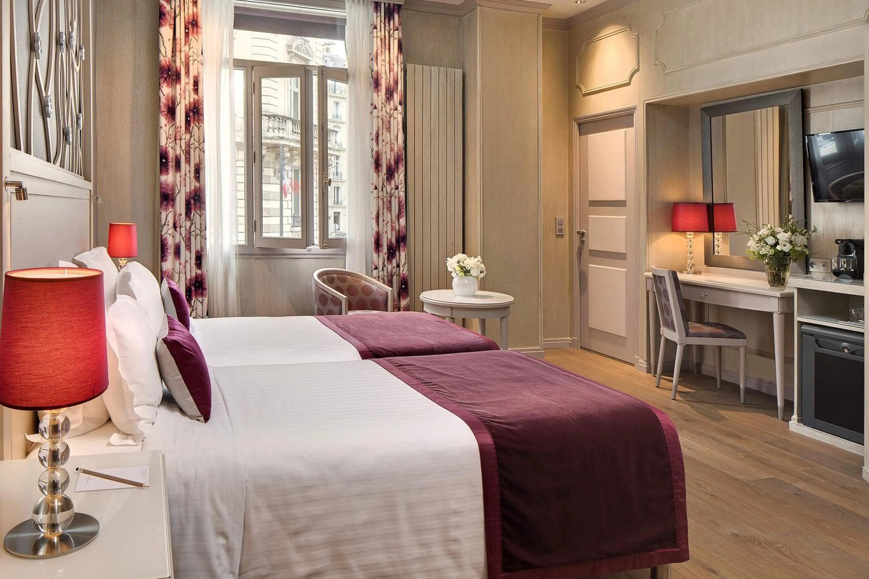 Bedroom, Bed in Hôtel Château Frontenac