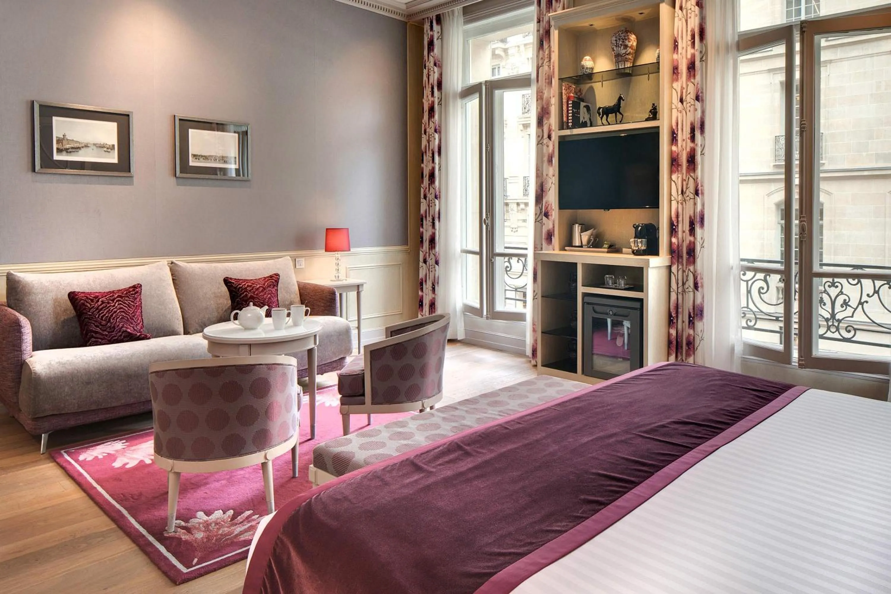 Bedroom, Bed in Hôtel Château Frontenac