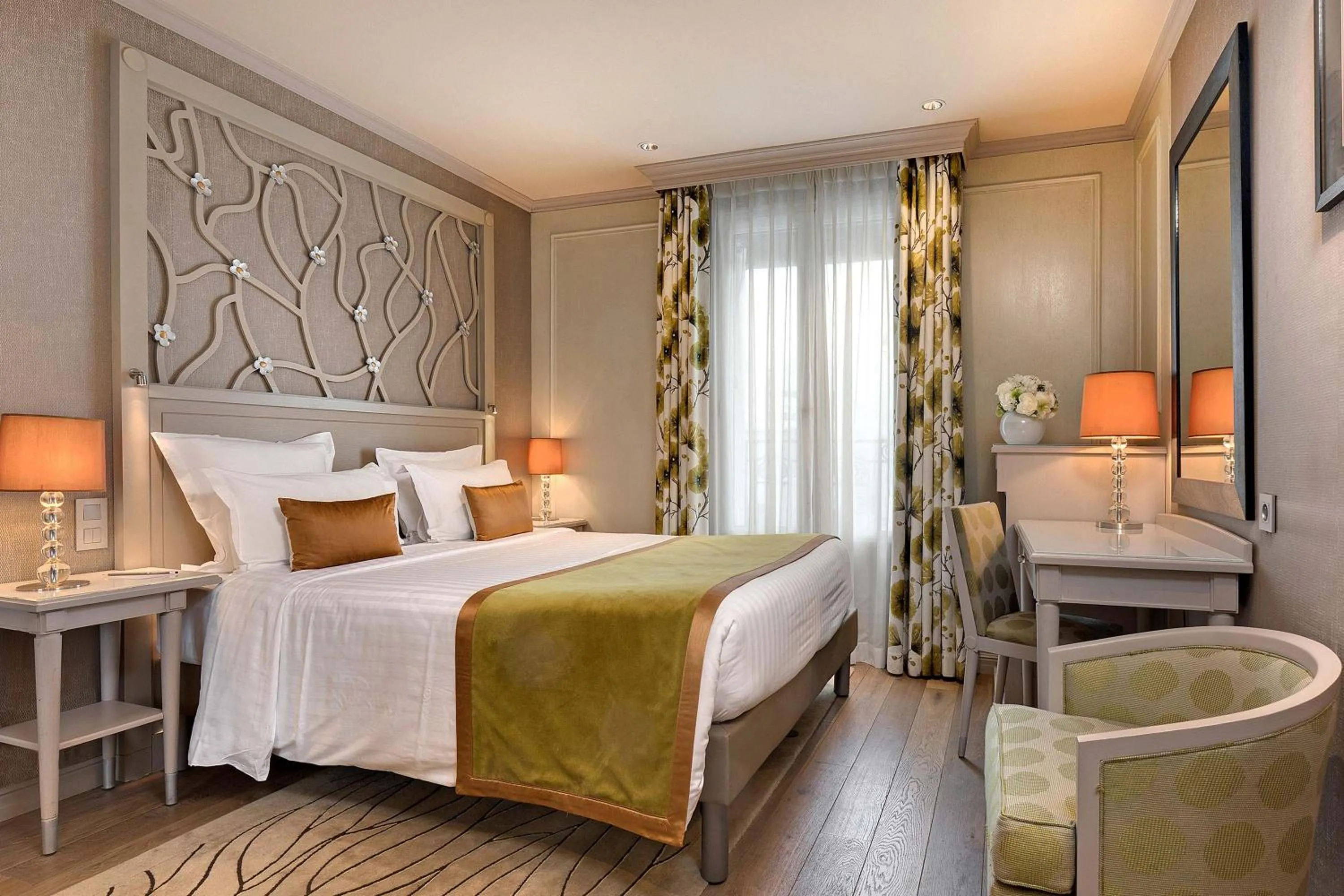 Bedroom, Bed in Hôtel Château Frontenac