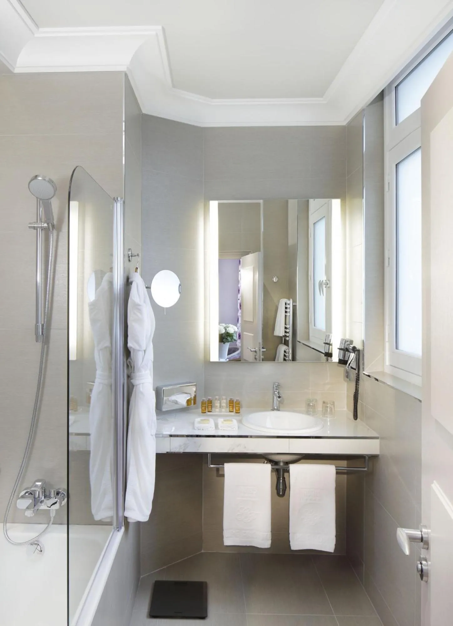 Bathroom in Hôtel Château Frontenac