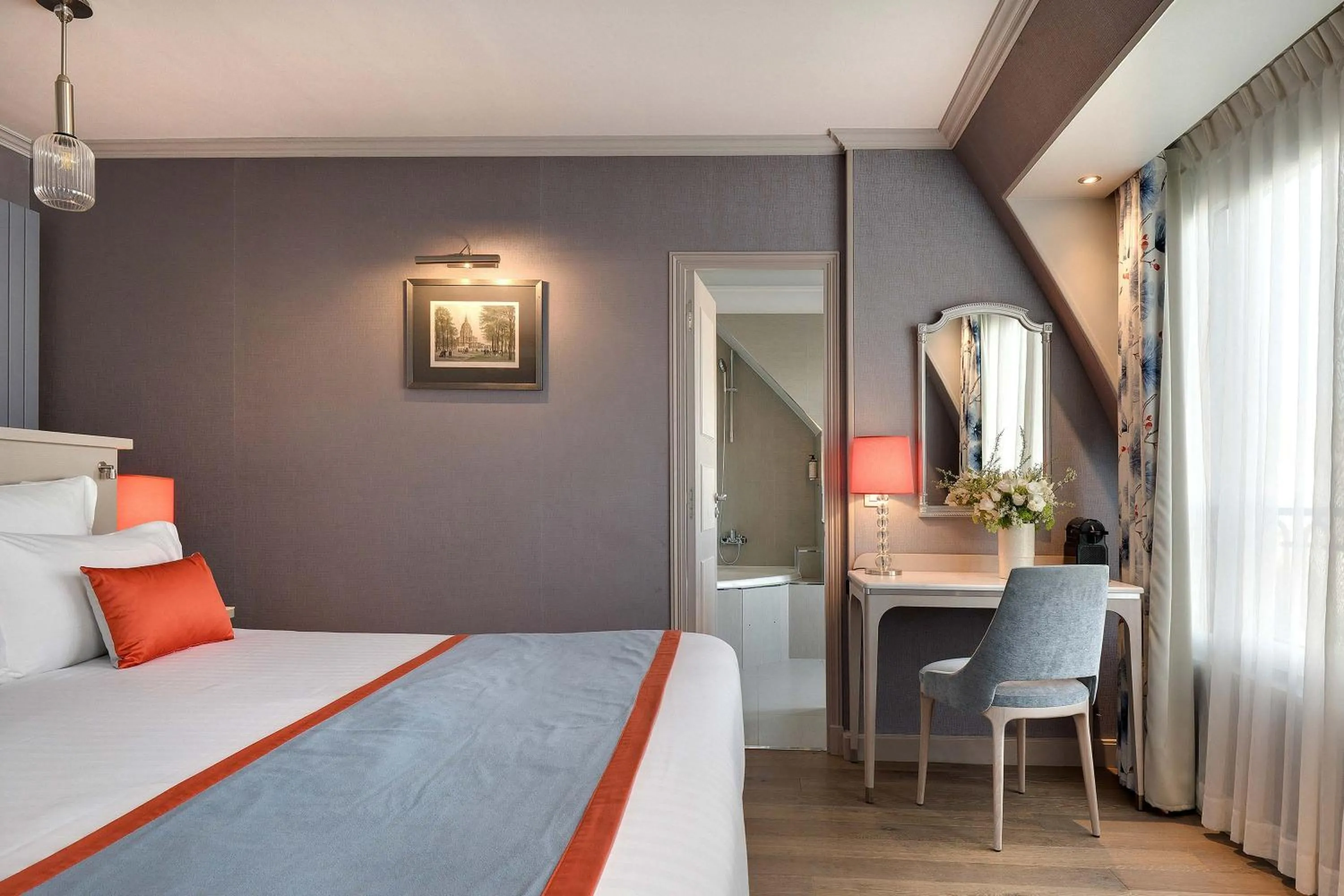 Bedroom, Bed in Rochester Champs Elysees