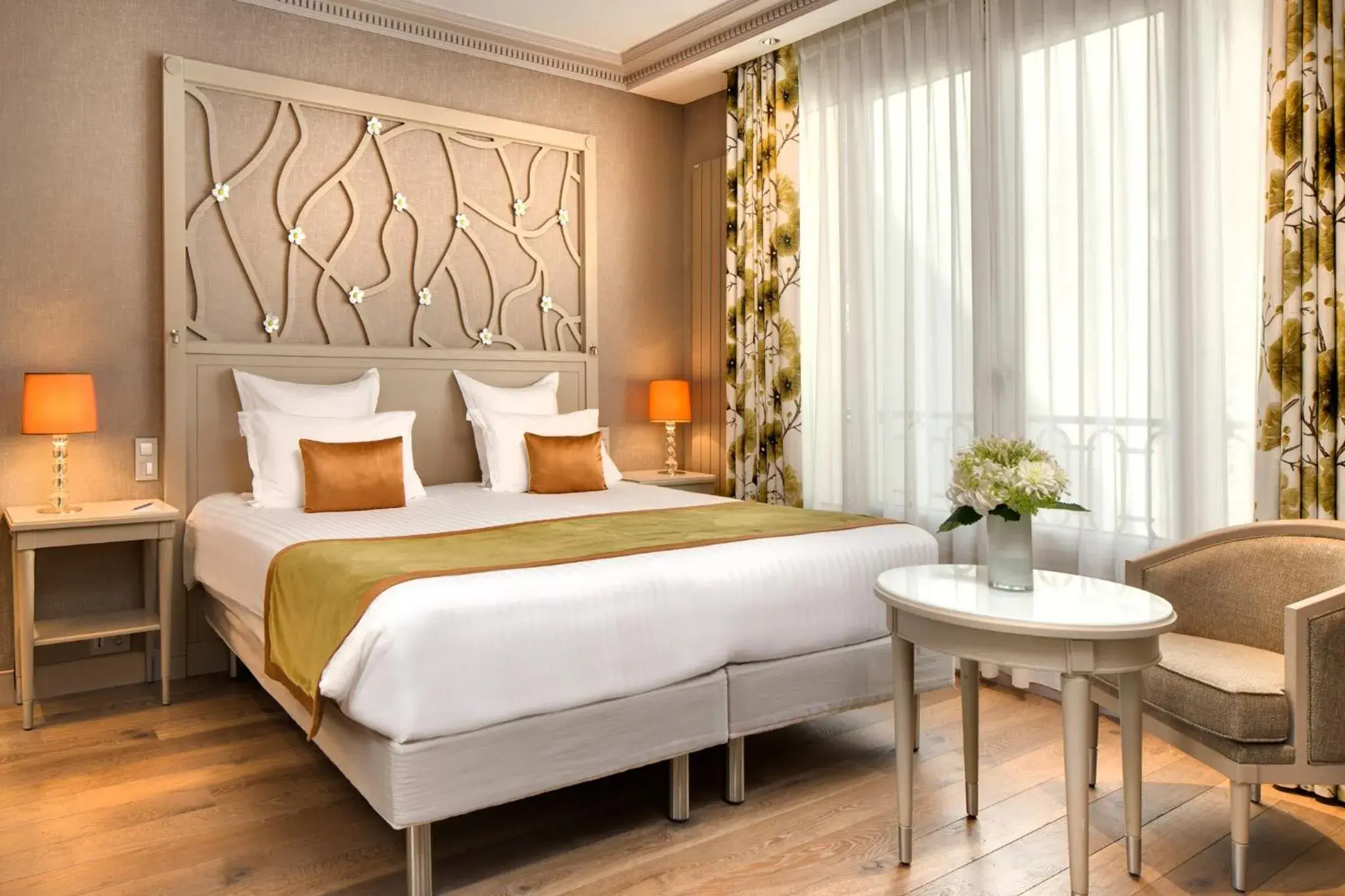 Bedroom, Bed in Rochester Champs Elysees Bedroom, Bed in Rochester Champs Elysees