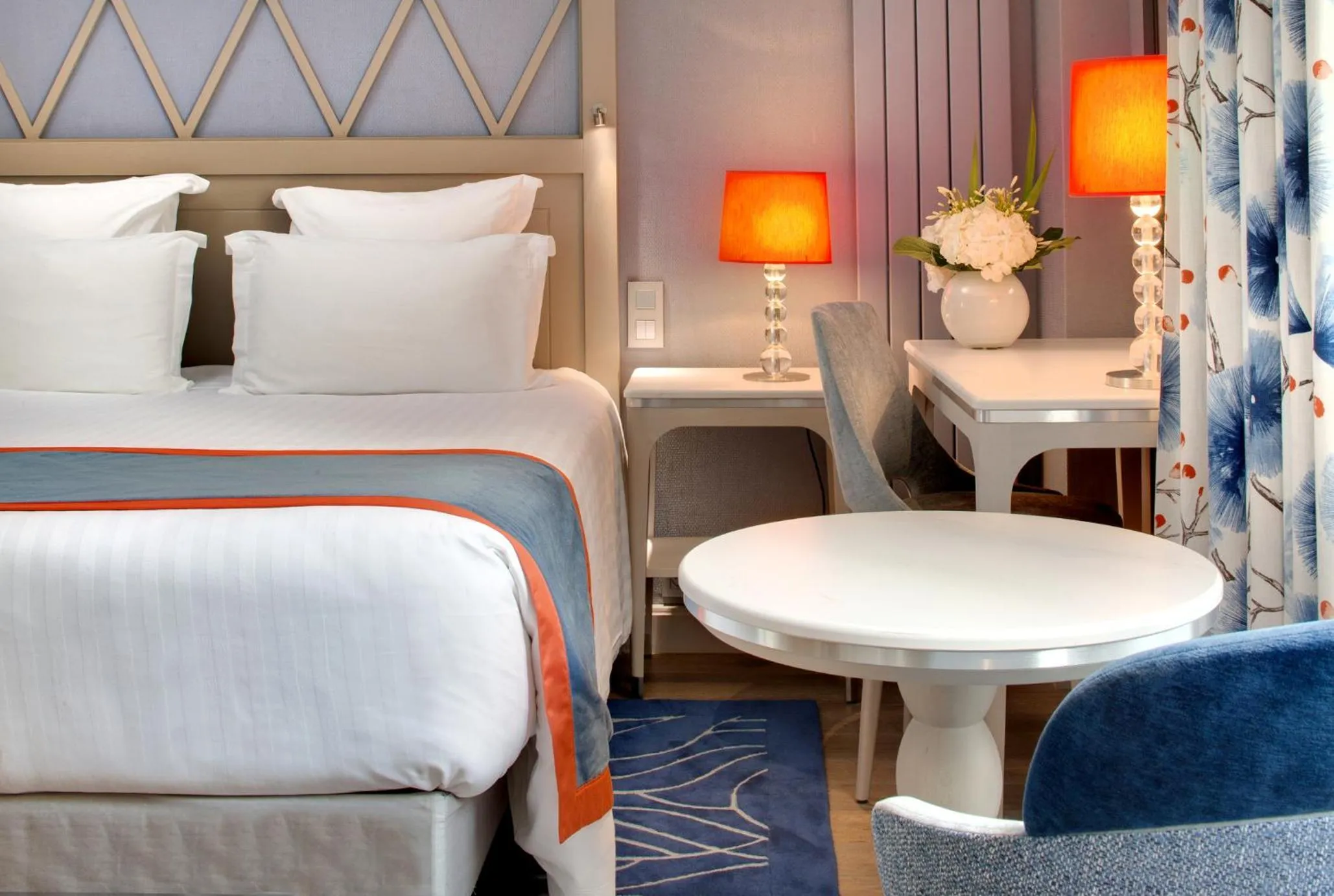 Bed in Rochester Champs Elysees