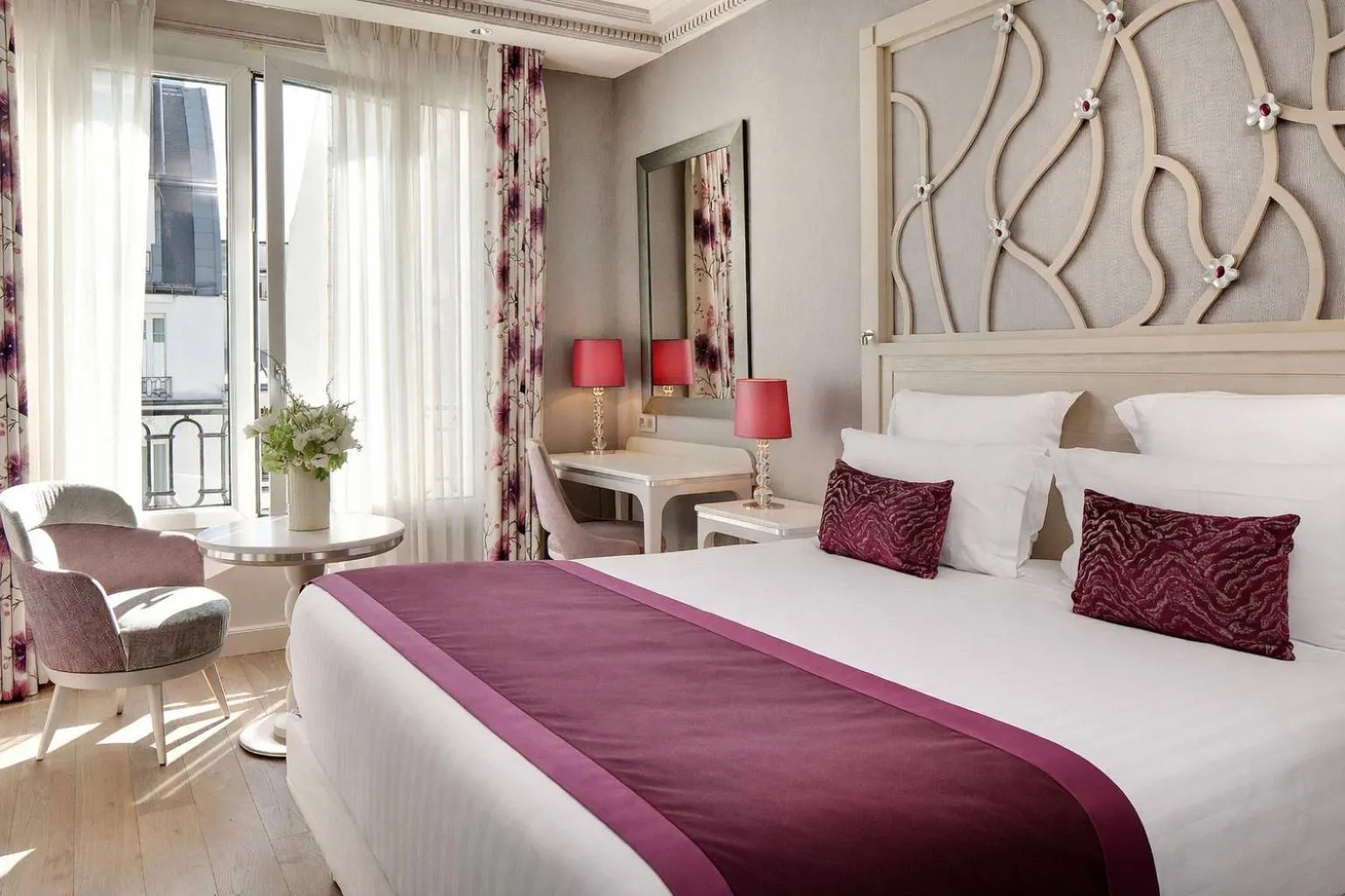 Bedroom, Bed in Rochester Champs Elysees