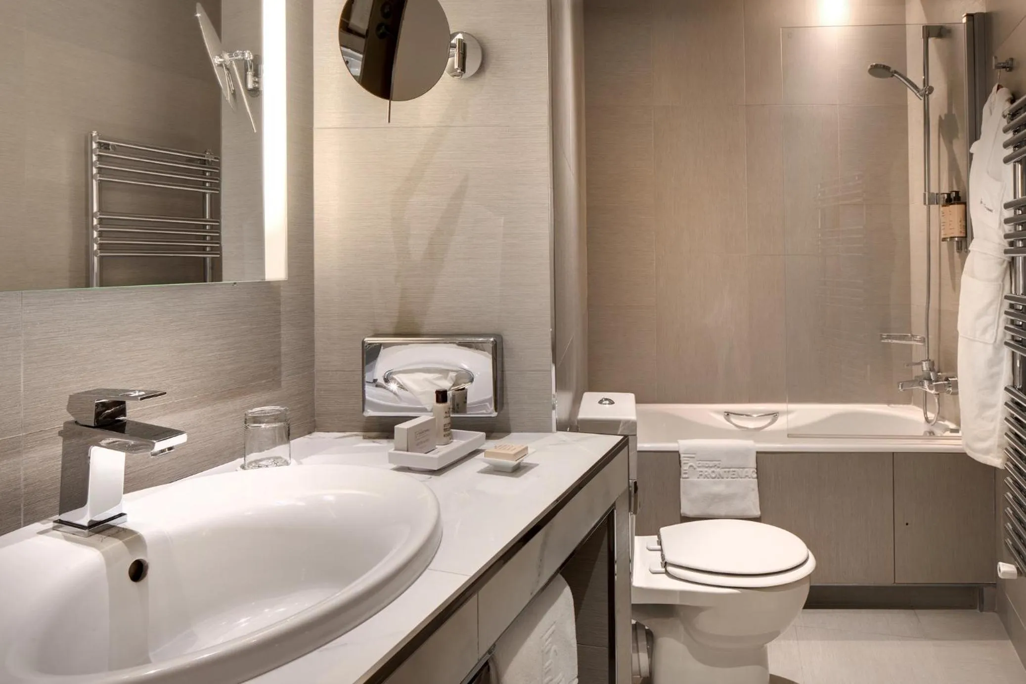 Bathroom in Rochester Champs Elysees