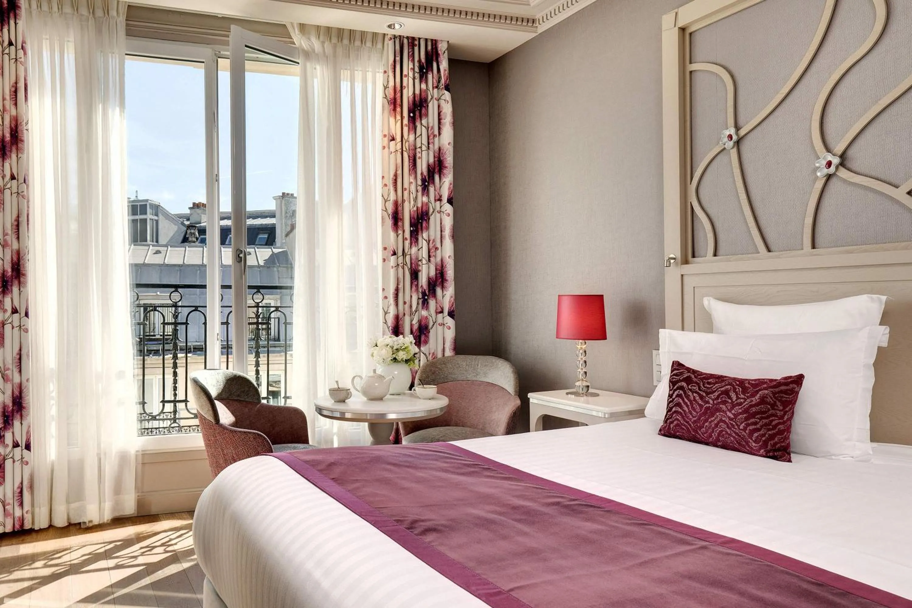 Bedroom, Bed in Rochester Champs Elysees