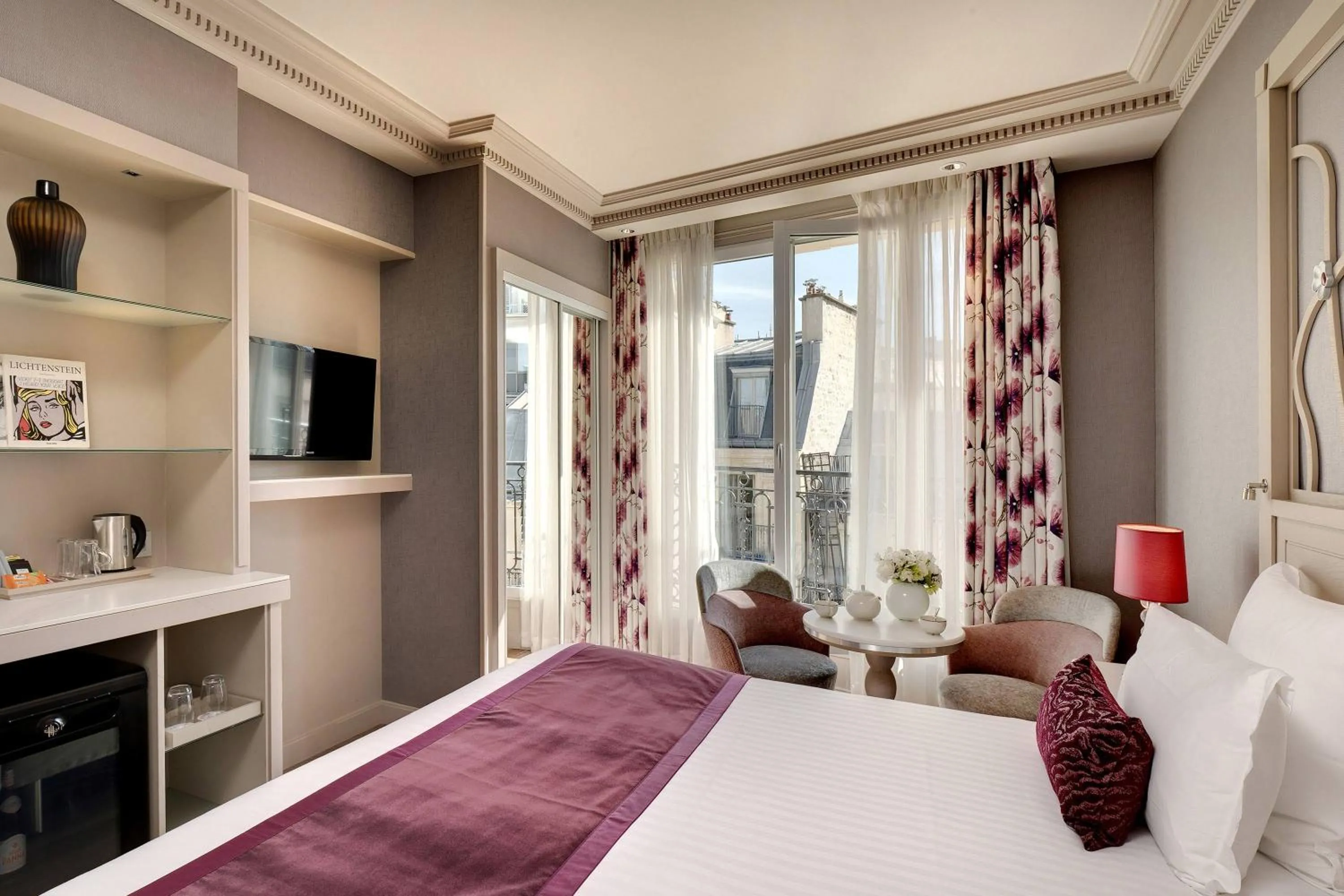 Bedroom, Bed in Rochester Champs Elysees