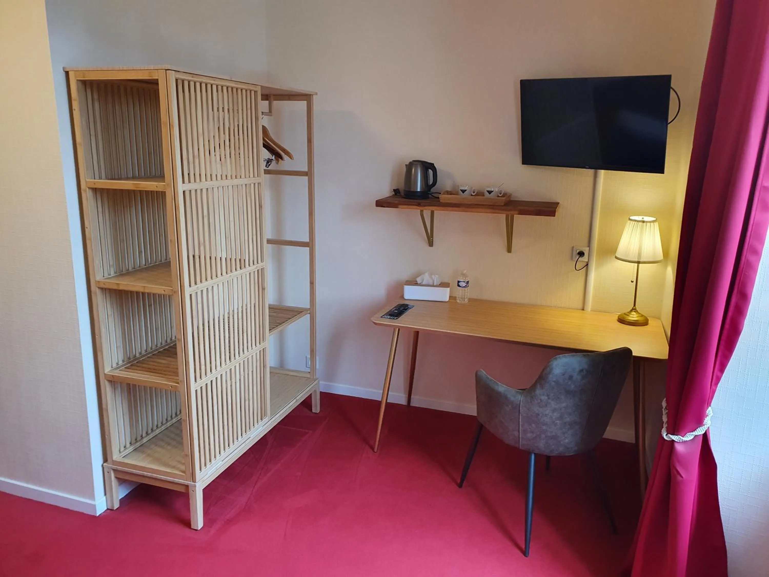 Seating area in Logis Hôtel Restaurant L'Odyssée Champêtre