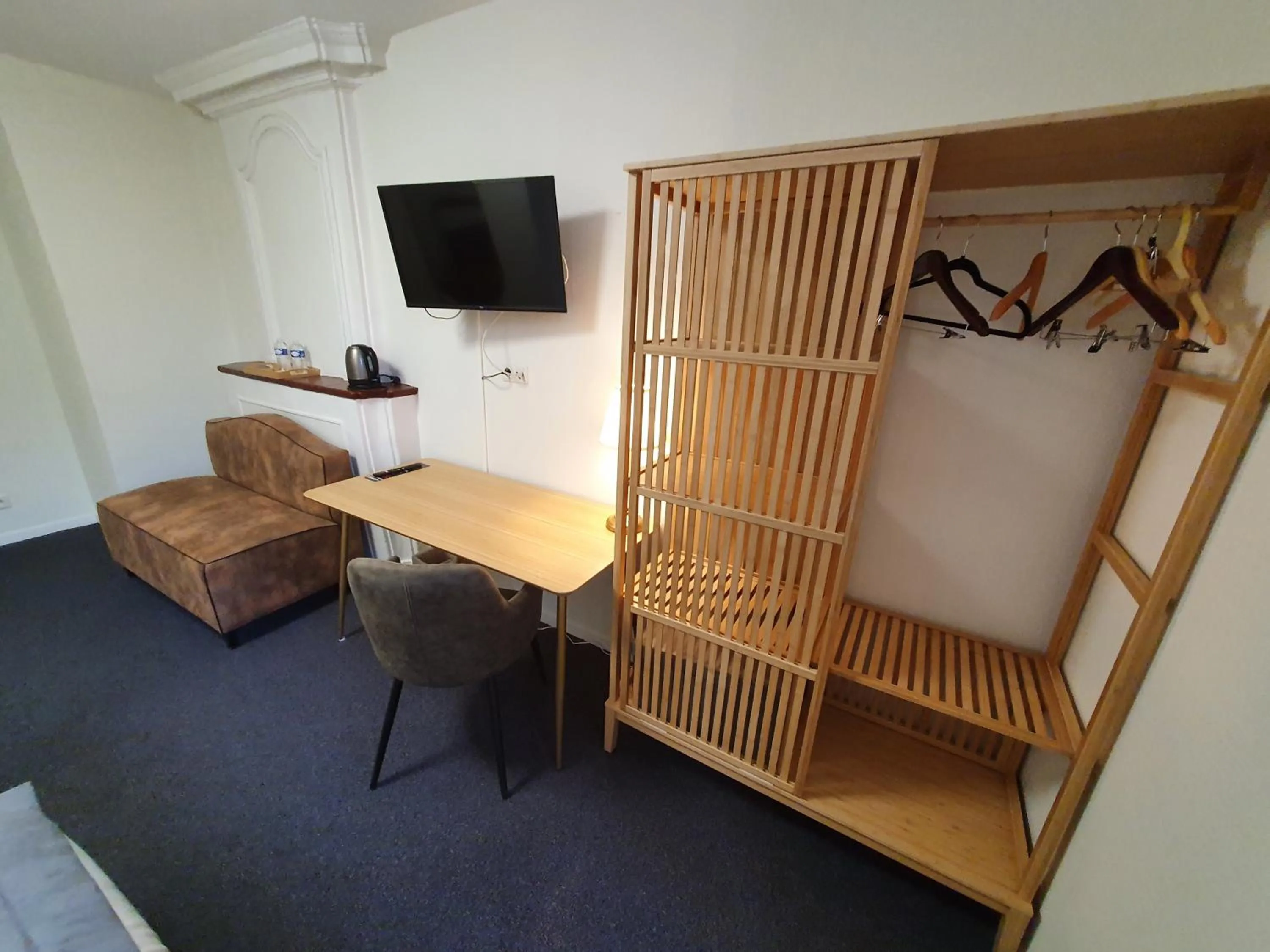 TV and multimedia in Logis Hôtel Restaurant L'Odyssée Champêtre