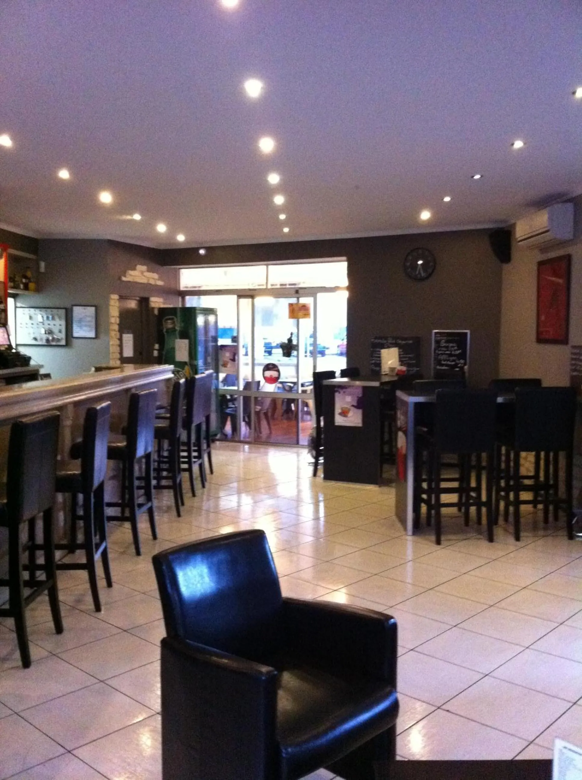 Lounge or bar in L'Avenue