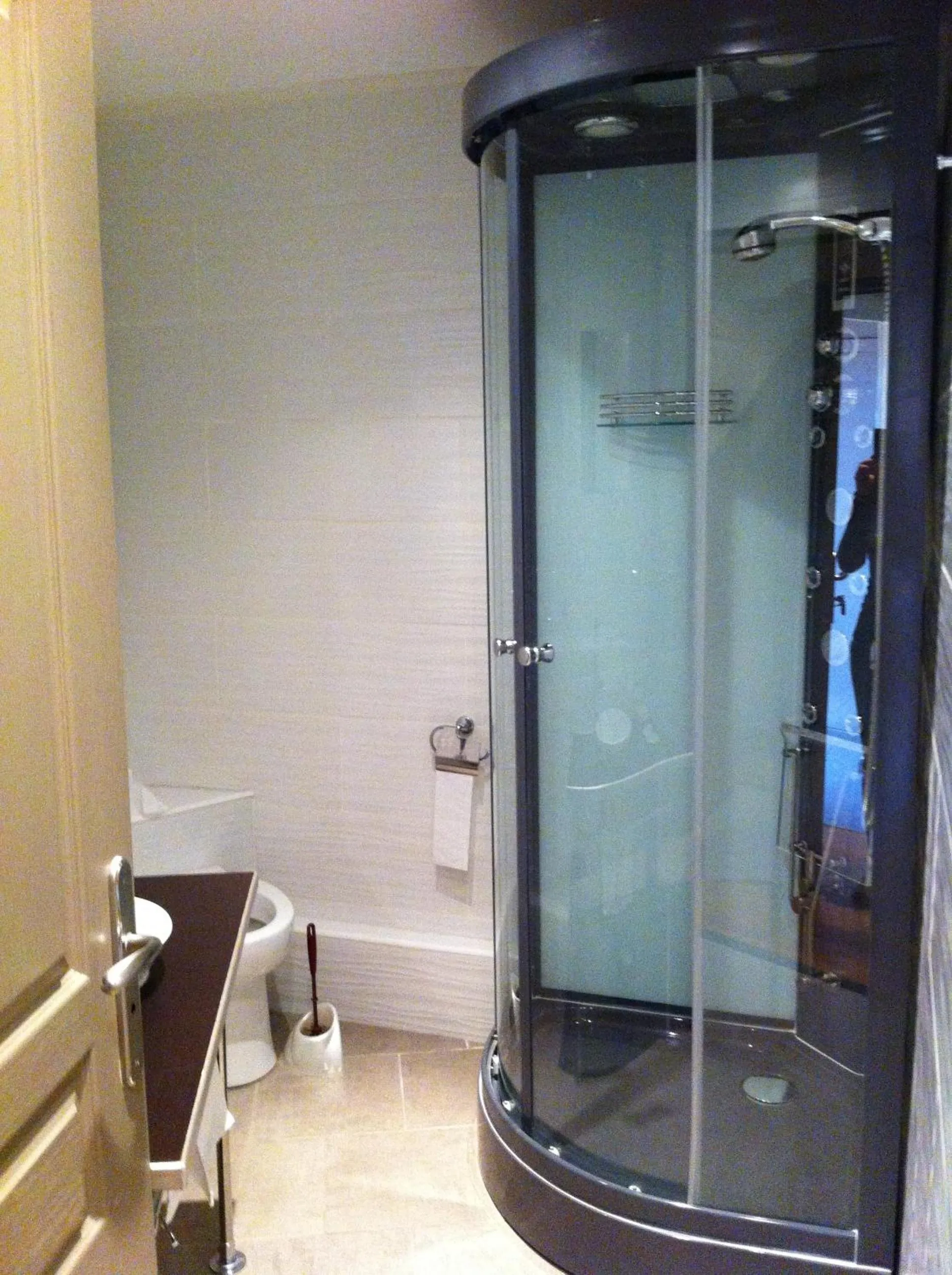 Bathroom in L'Avenue
