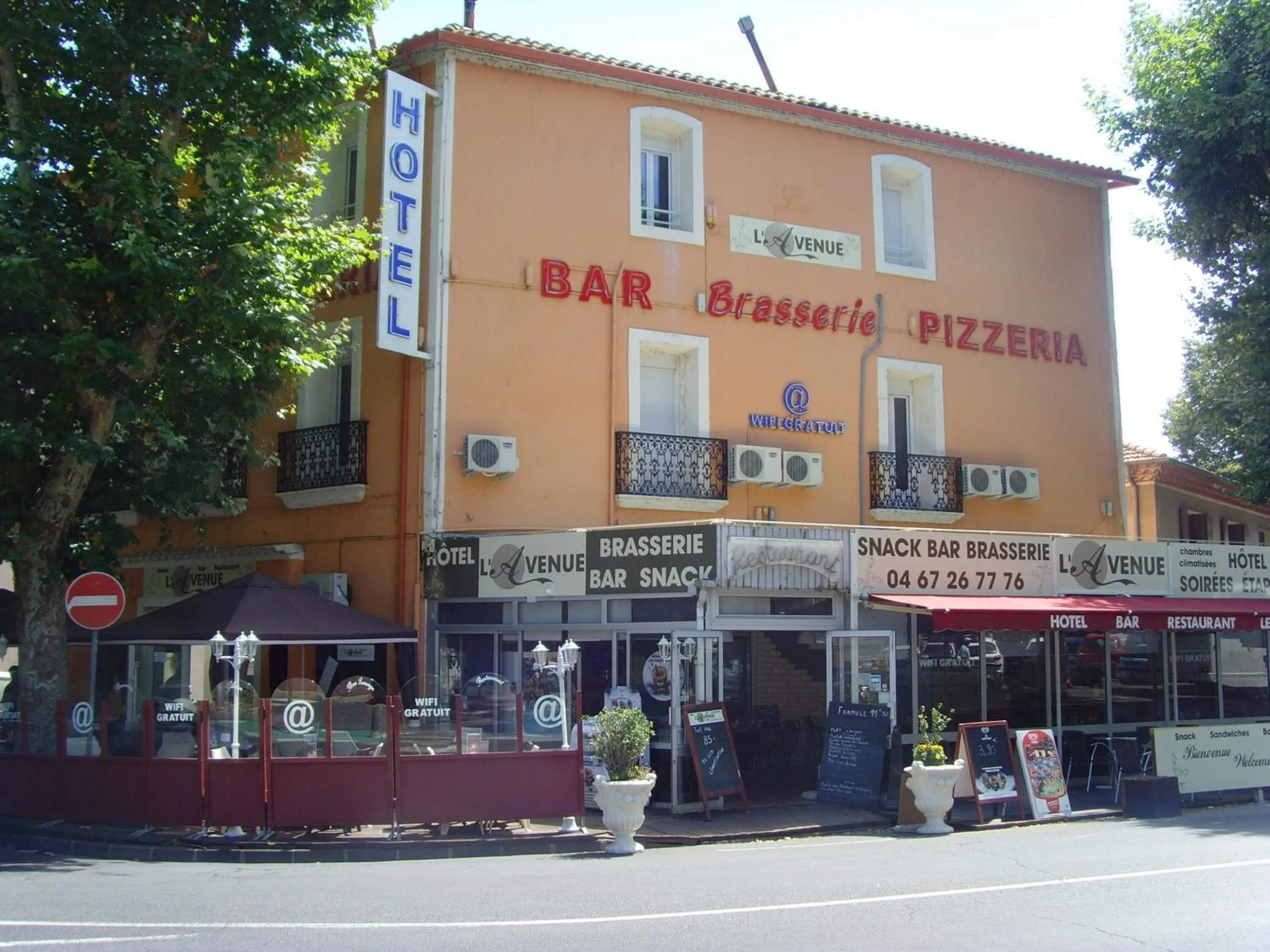 Facade/entrance in L'Avenue