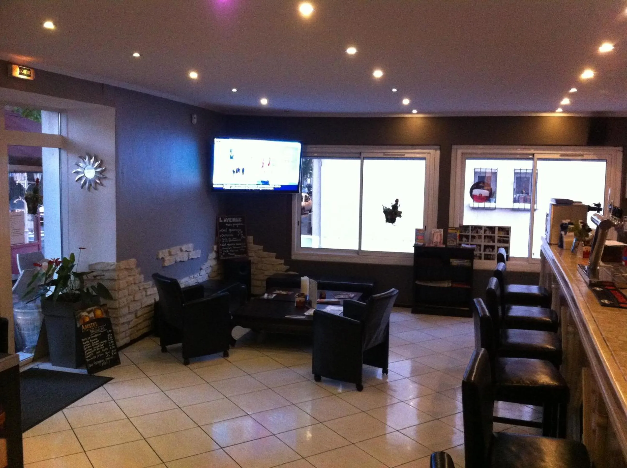 Lounge or bar in L'Avenue