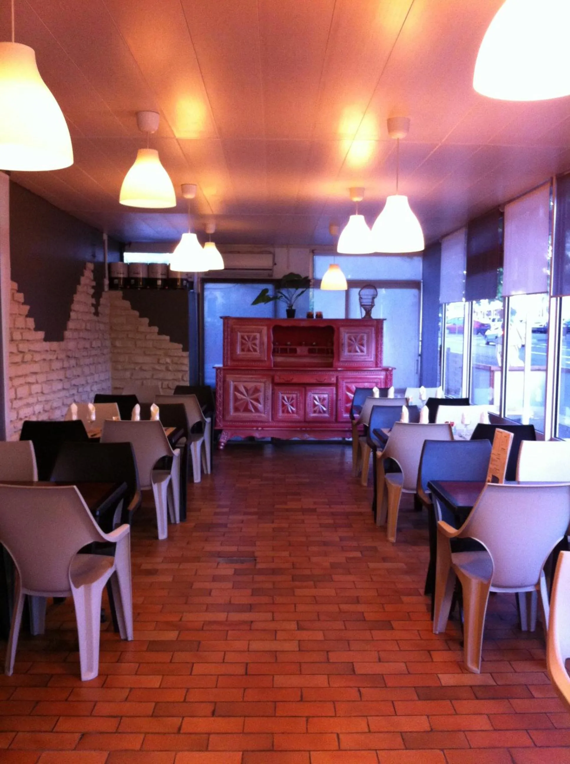 Restaurant/places to eat in L'Avenue