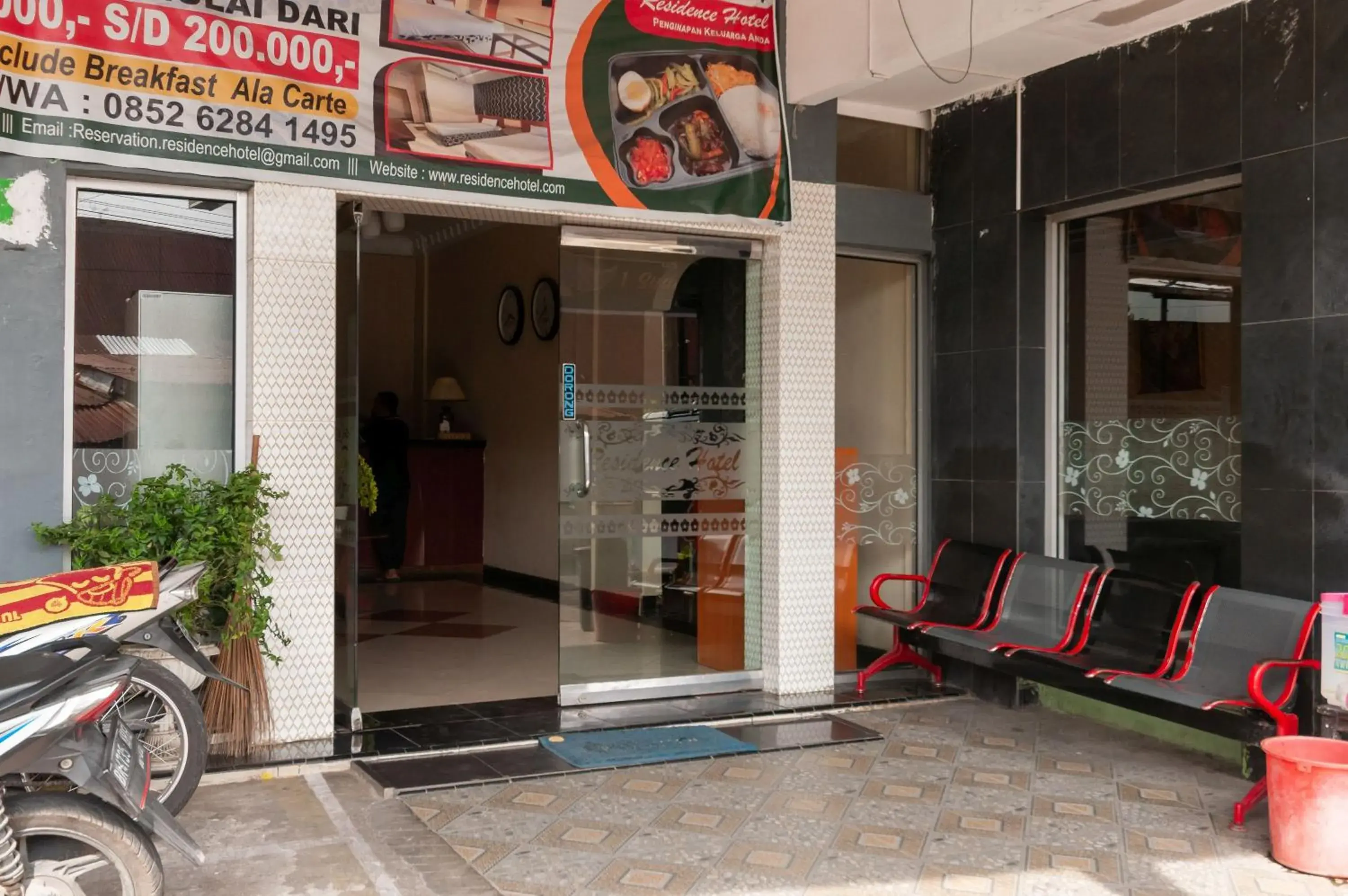 Facade/entrance in Urbanview Hotel Syariah Residence Medan by RedDoorz Facade/entrance in Urbanview Hotel Syariah Residence Medan by RedDoorz