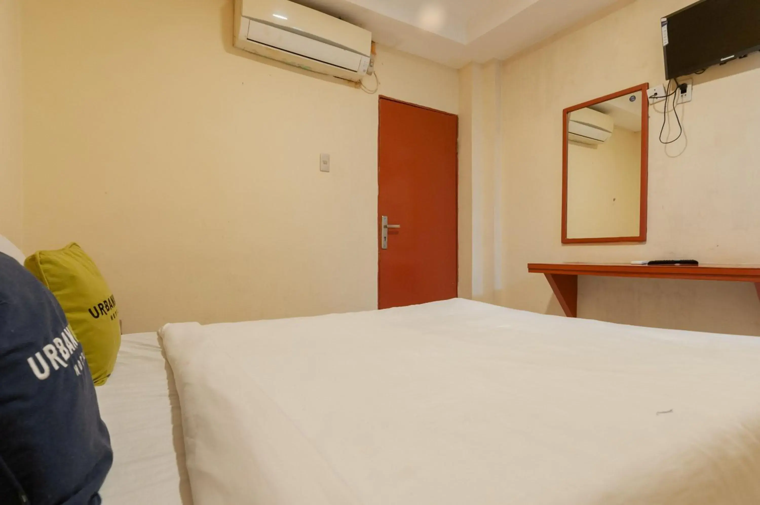 Bedroom in Urbanview Hotel Syariah Residence Medan by RedDoorz Bedroom in Urbanview Hotel Syariah Residence Medan by RedDoorz