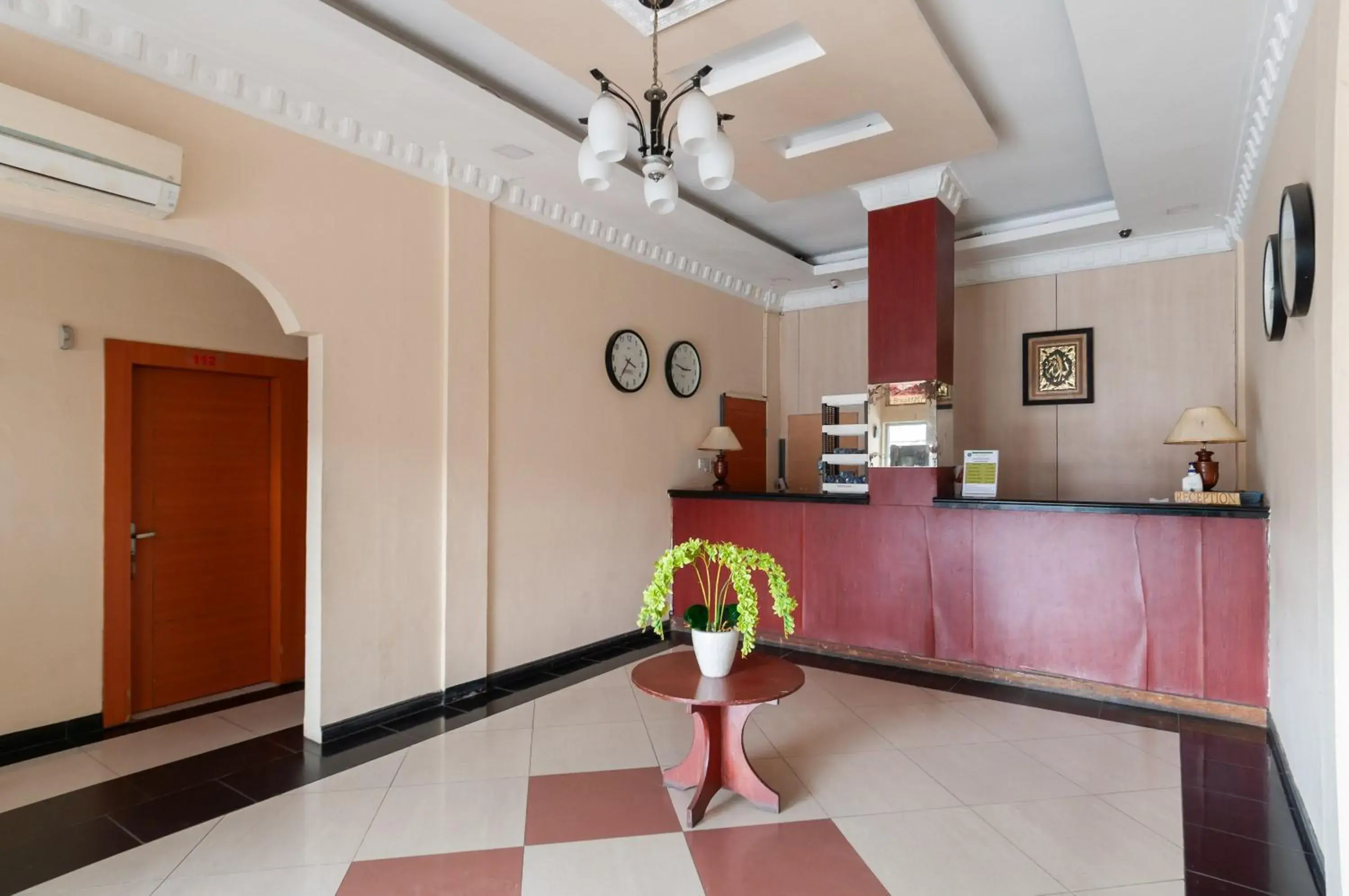 Lobby or reception in Urbanview Hotel Syariah Residence Medan by RedDoorz Lobby or reception in Urbanview Hotel Syariah Residence Medan by RedDoorz
