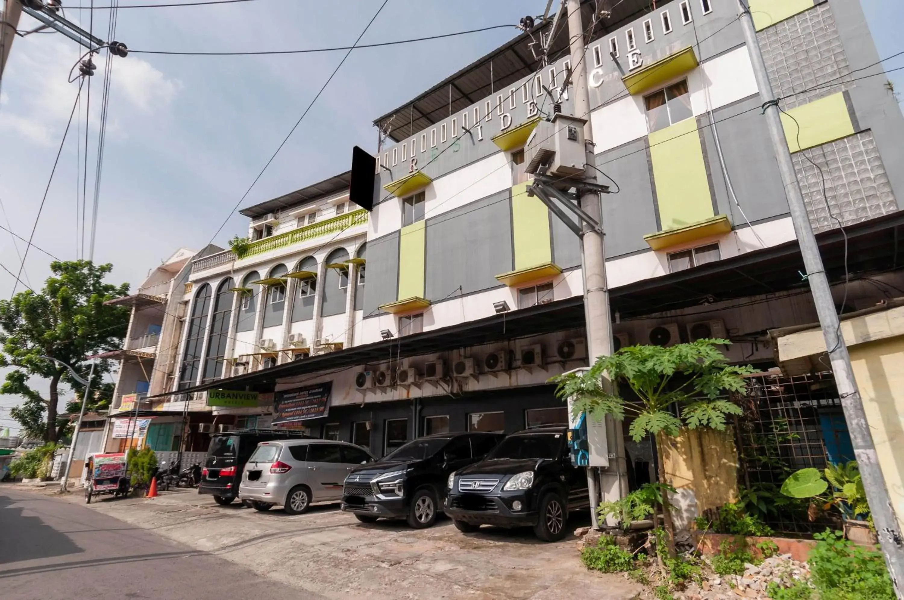 Property building in Urbanview Hotel Syariah Residence Medan by RedDoorz Property building in Urbanview Hotel Syariah Residence Medan by RedDoorz