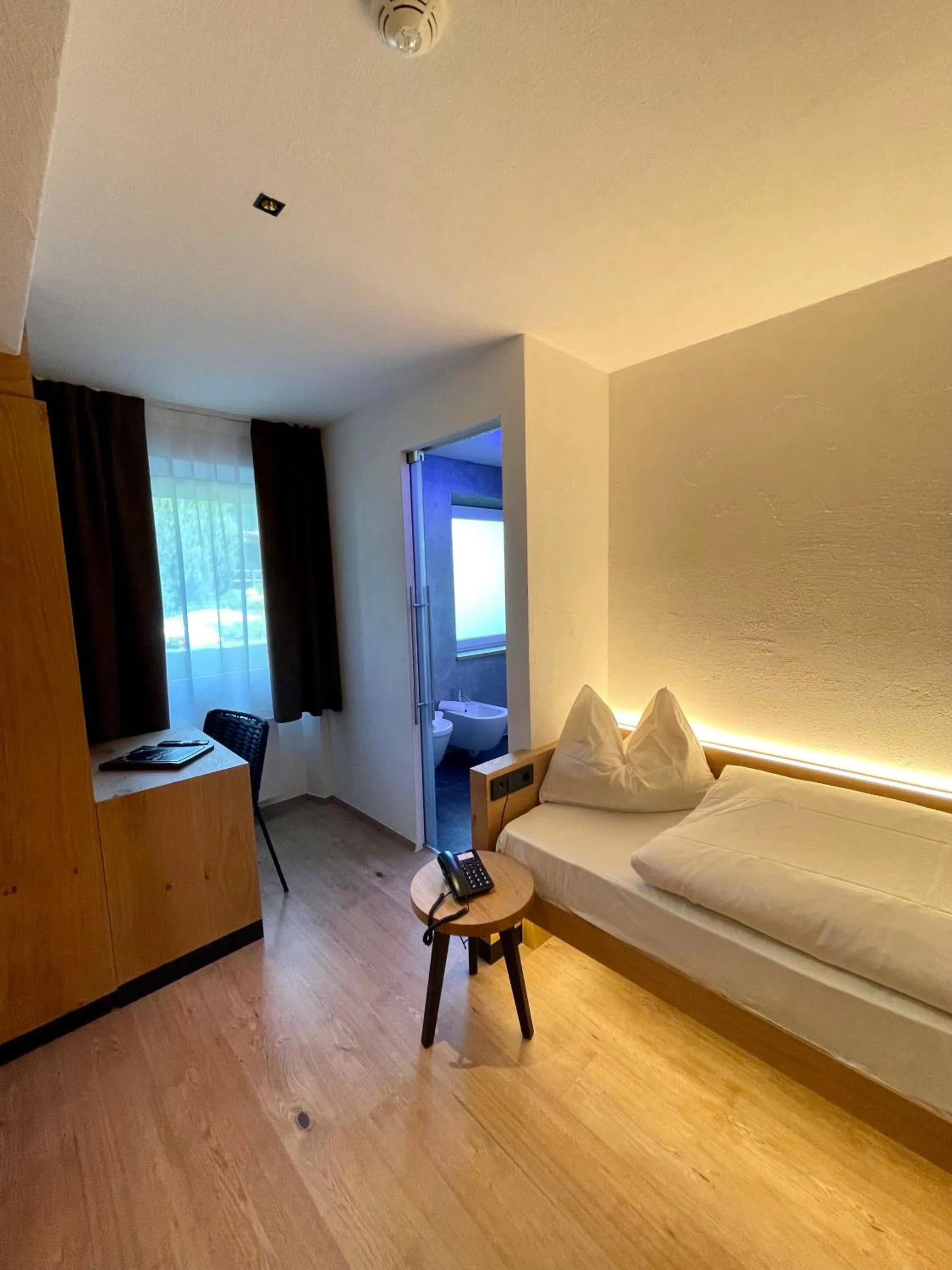 Bed in Hotel Des Alpes