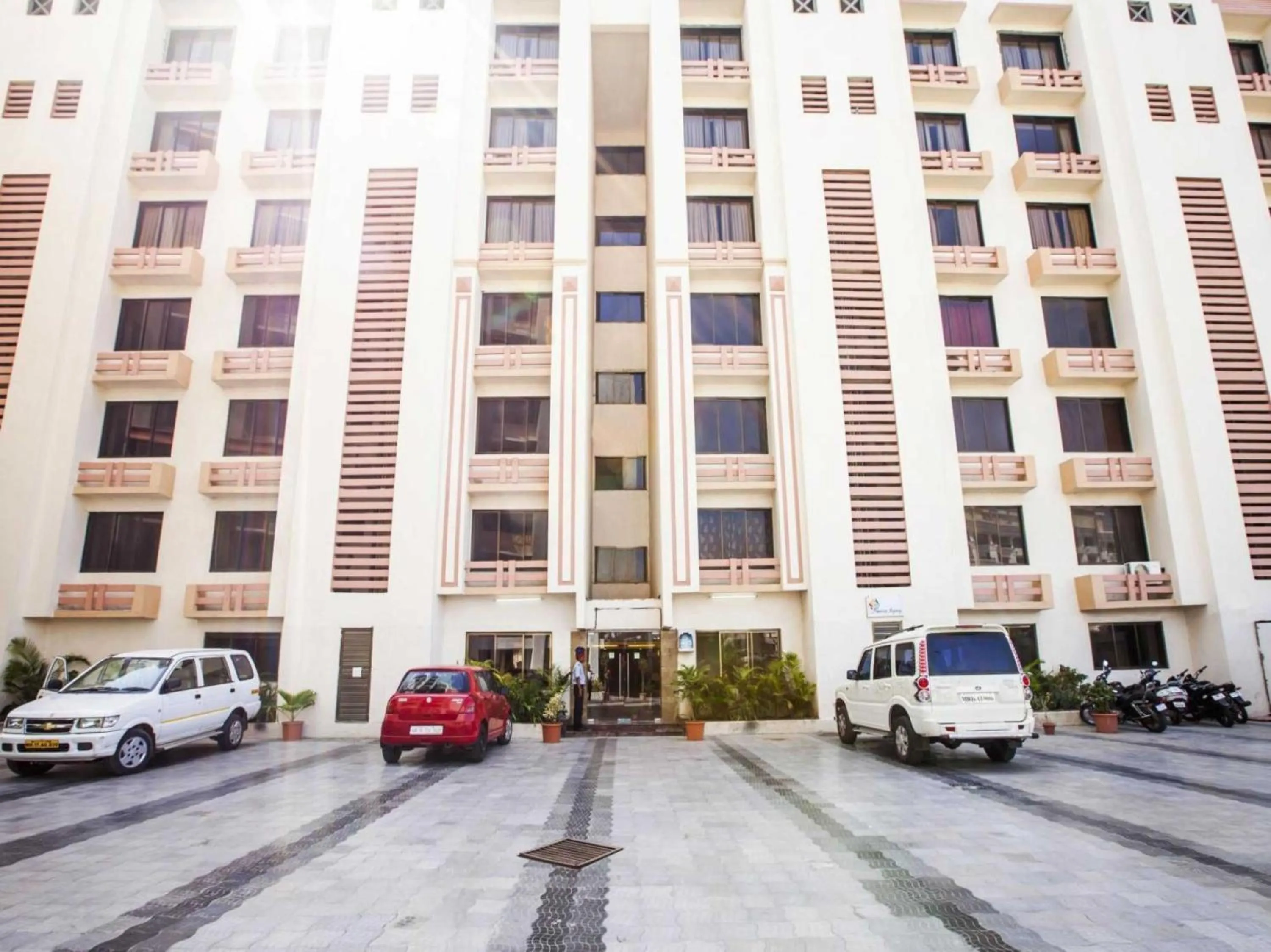 Collection O Reeva Regency