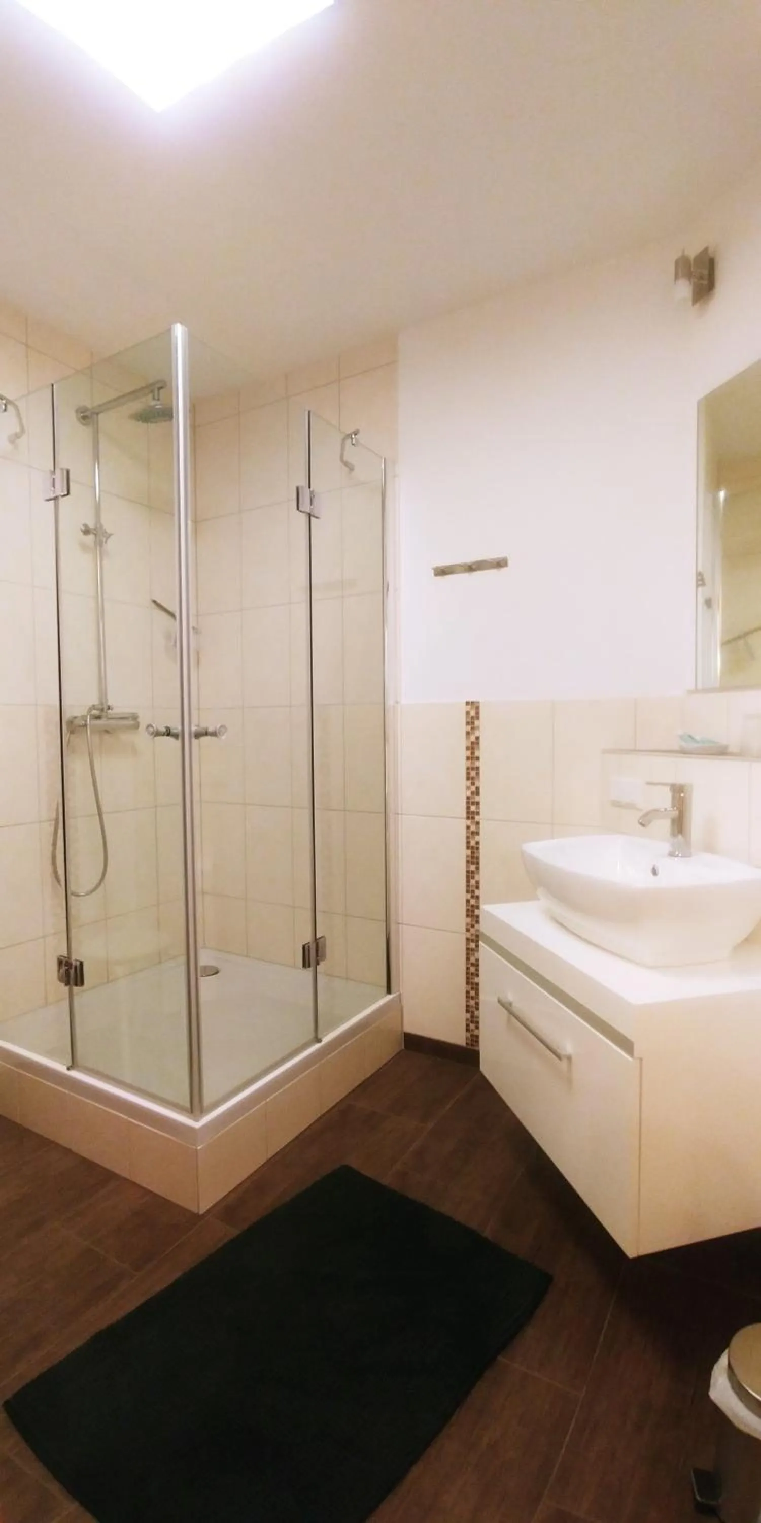 Photo of the whole room, Bed in Privathotel Der Schwarze Herrgott No TV