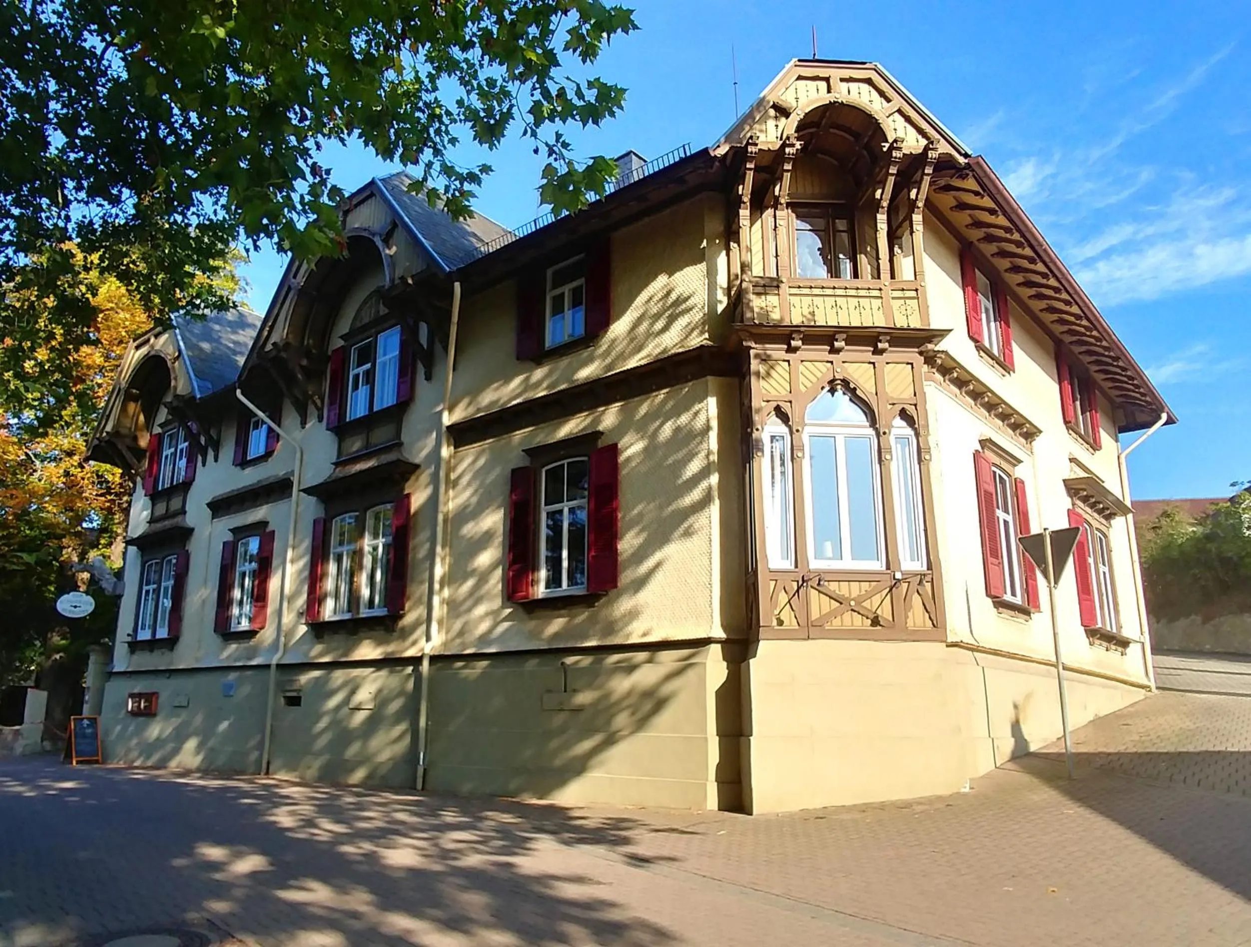 Property building in Privathotel Der Schwarze Herrgott No TV