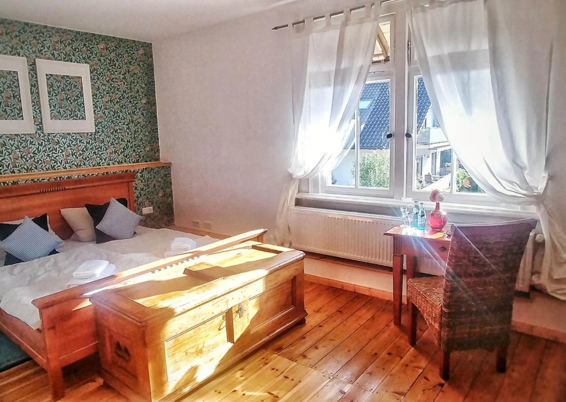 Bed in Privathotel Der Schwarze Herrgott No TV