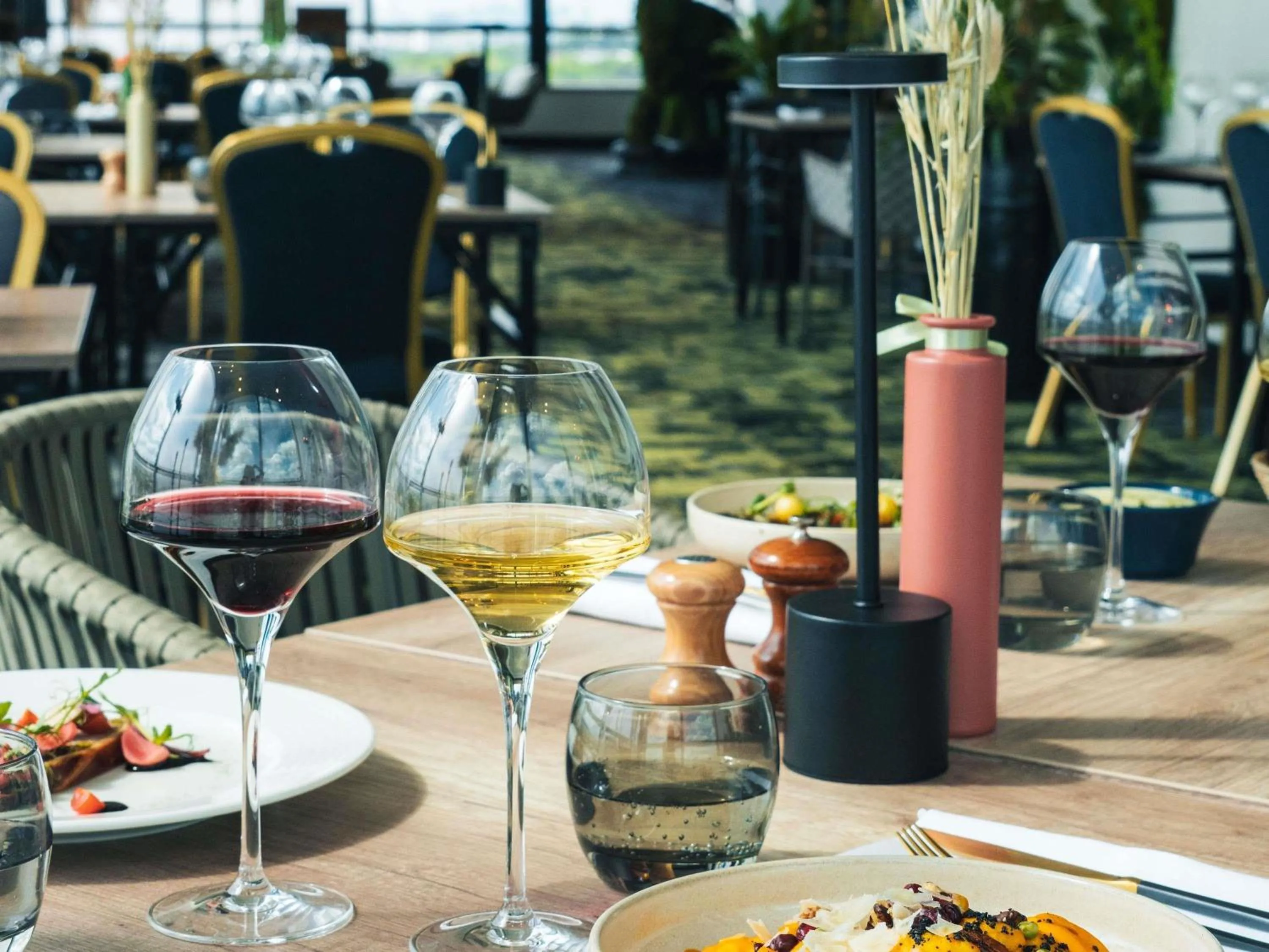 Restaurant/places to eat in Mercure Paris Orly Rungis Aéroport