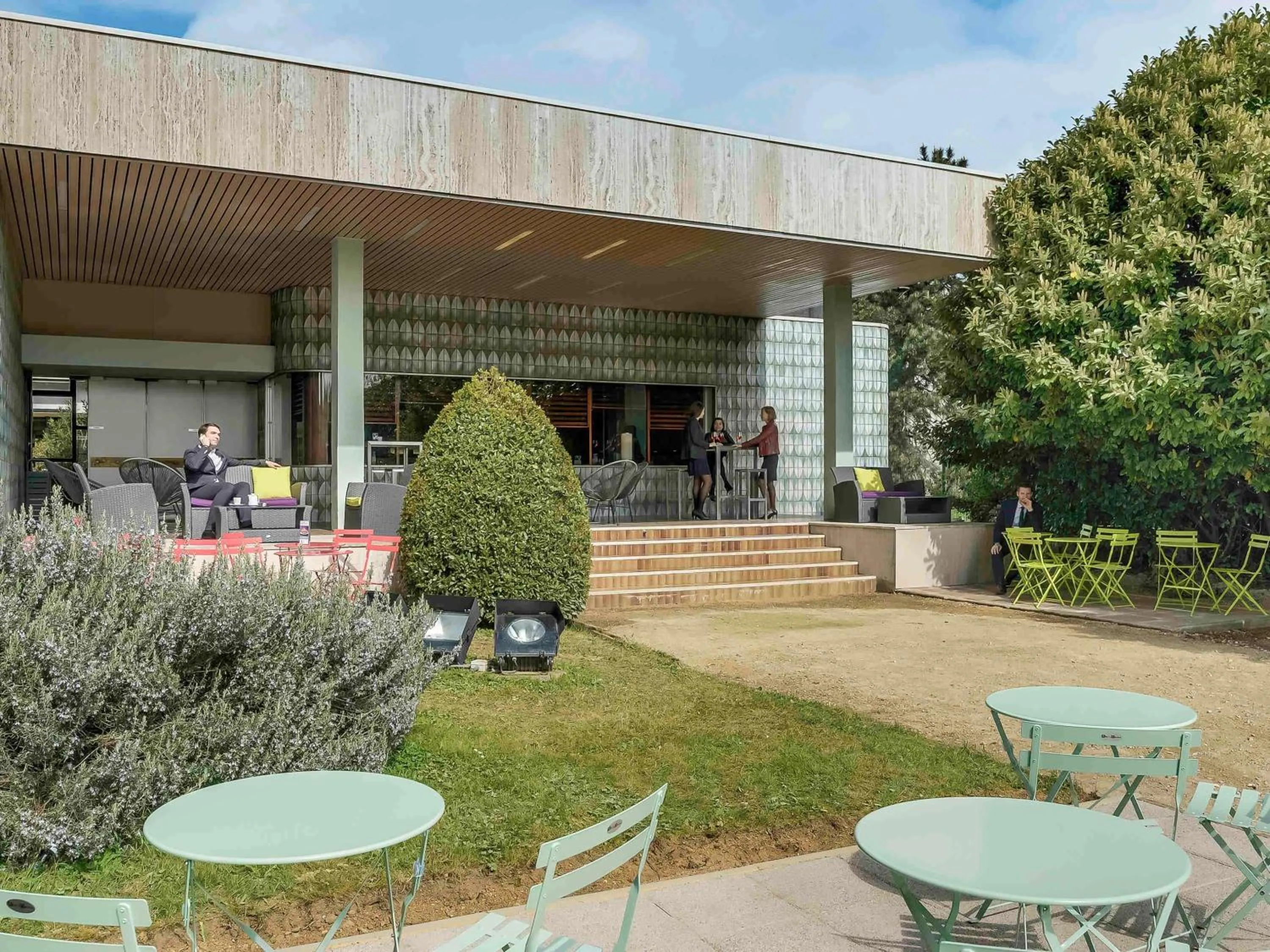 Lounge or bar in Mercure Paris Orly Rungis Aéroport