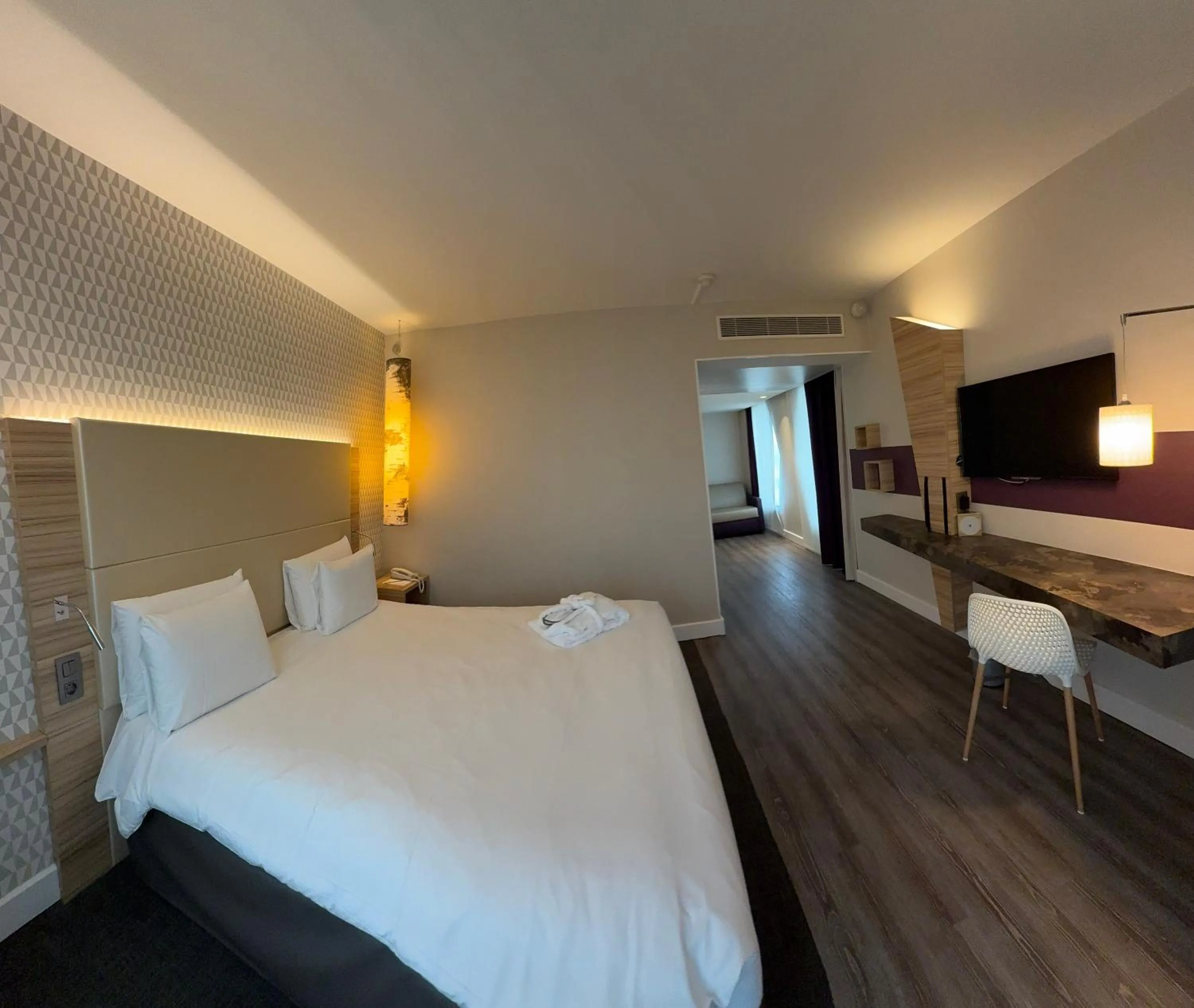 Photo of the whole room, Bed in Mercure Paris Orly Rungis Aéroport