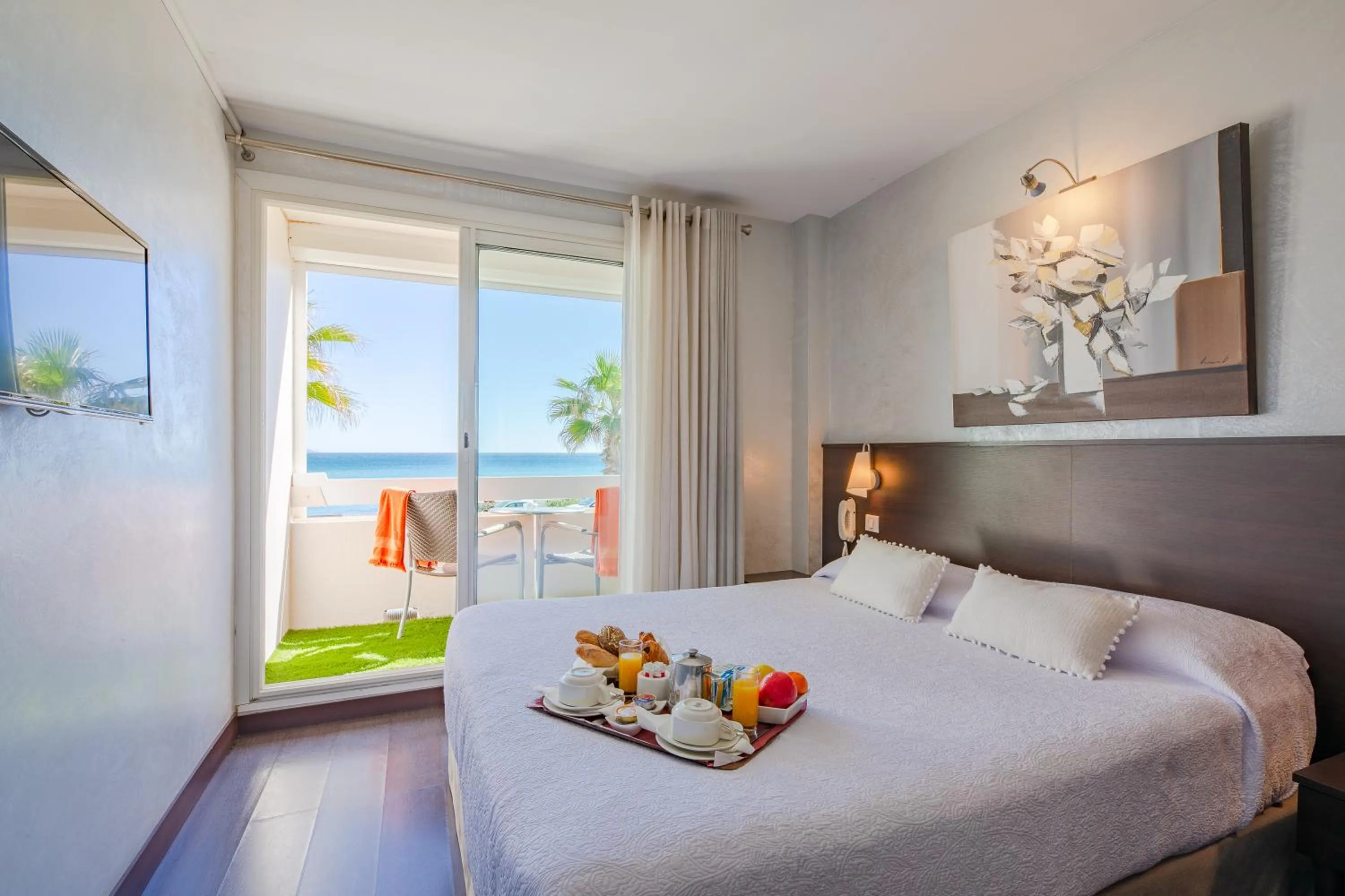 Bed in Hôtel La Plage