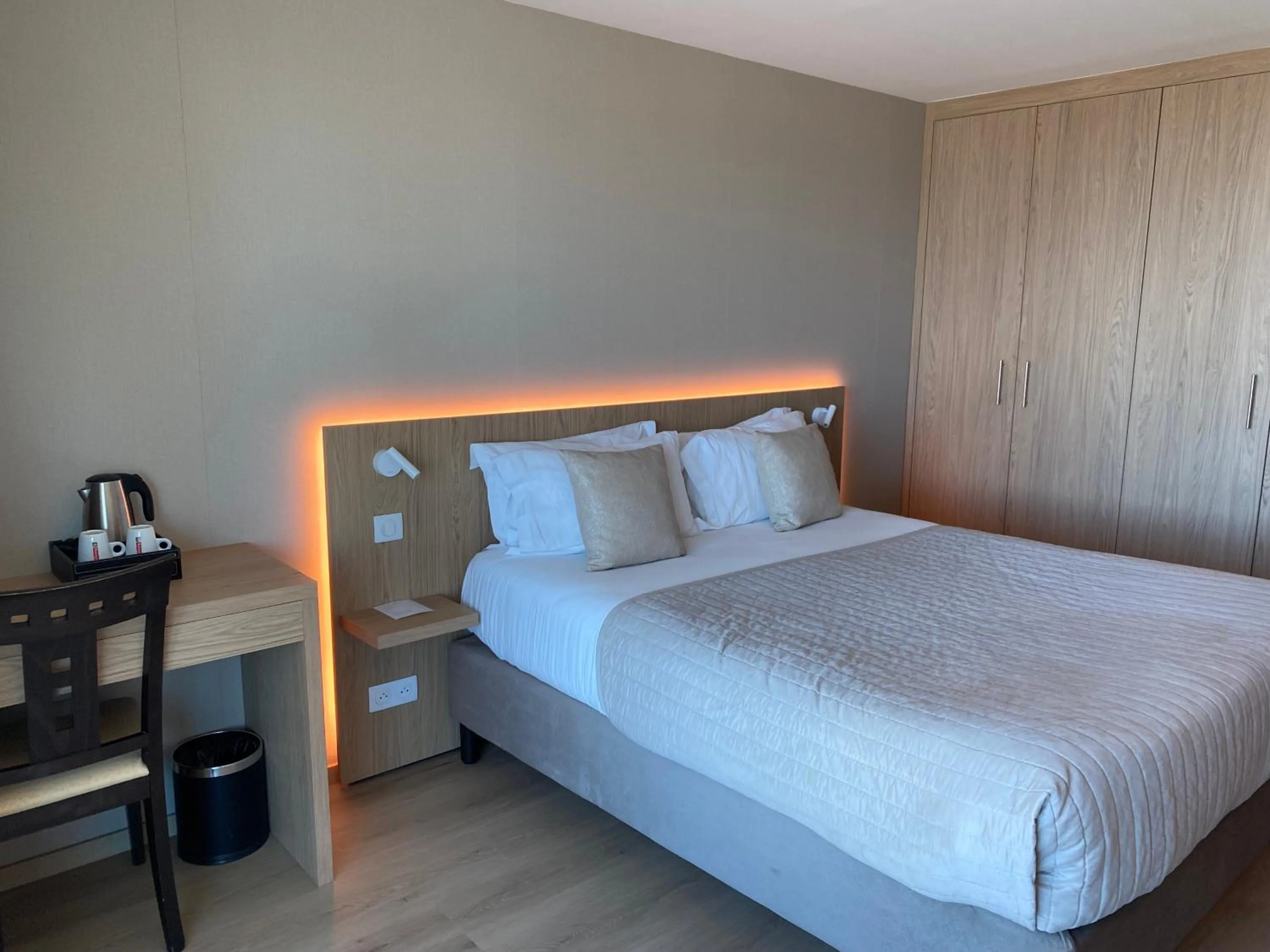 Photo of the whole room, Bed in Hôtel La Plage