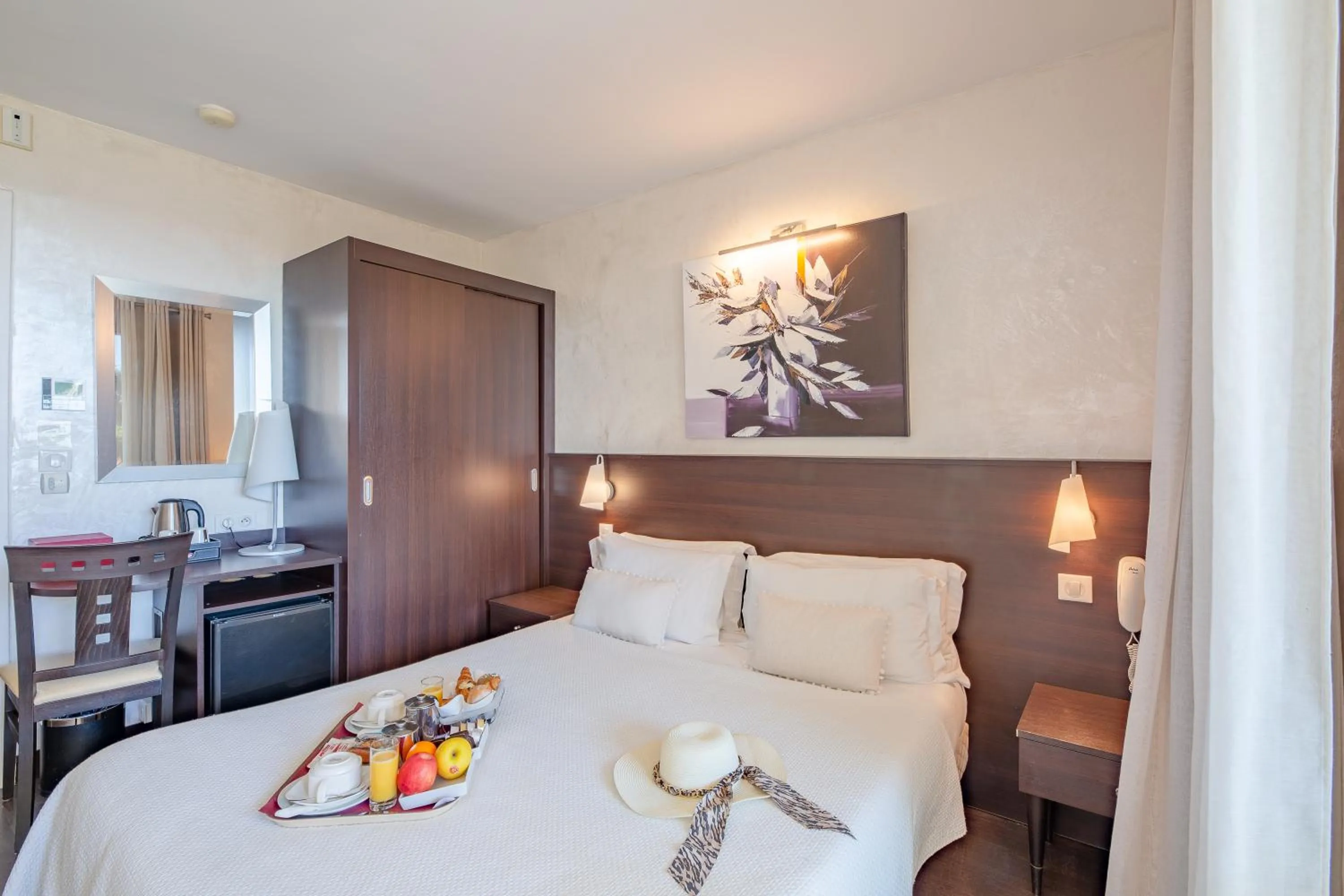 Photo of the whole room, Bed in Hôtel La Plage