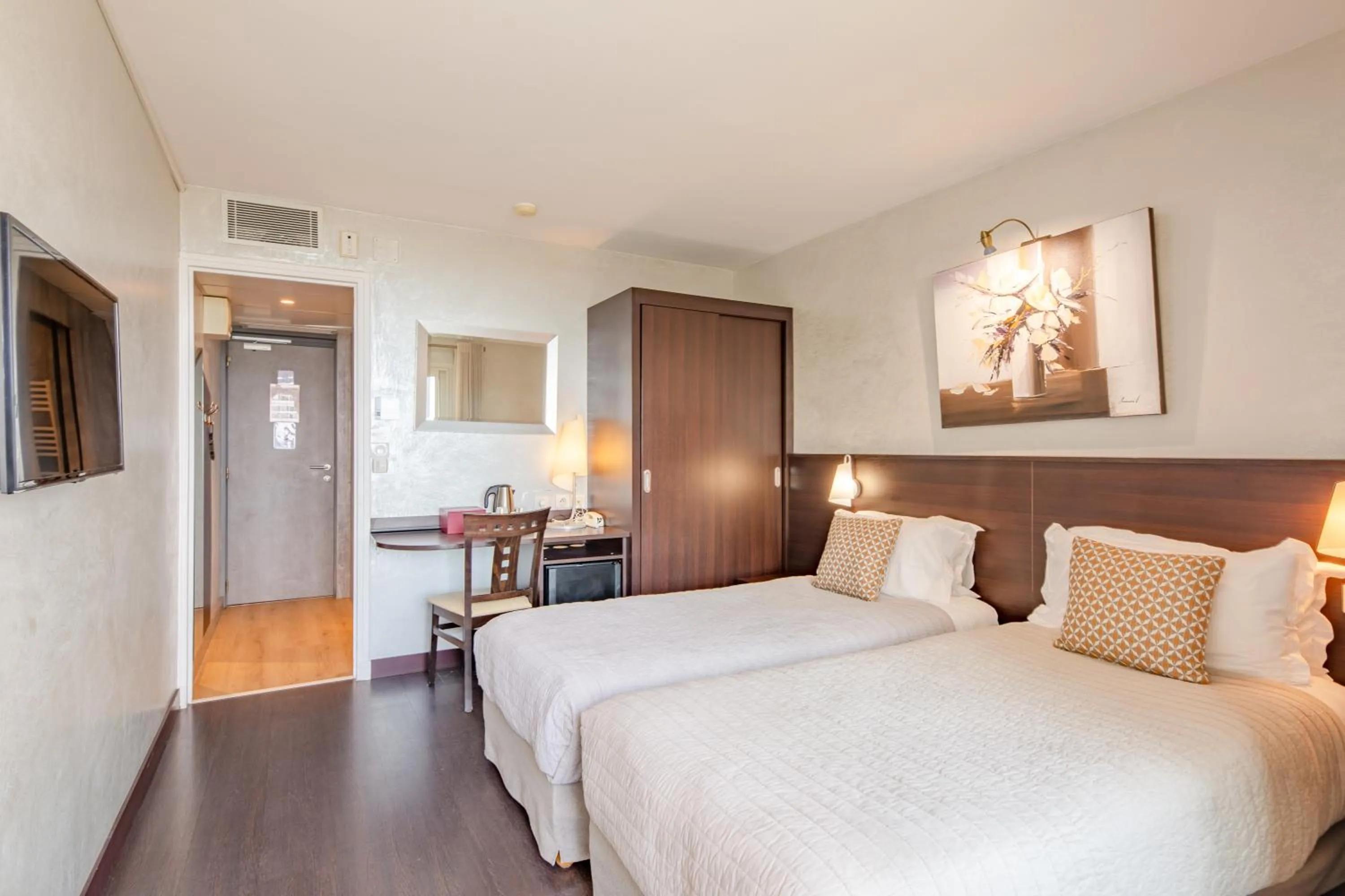 Bedroom, Bed in Hôtel La Plage