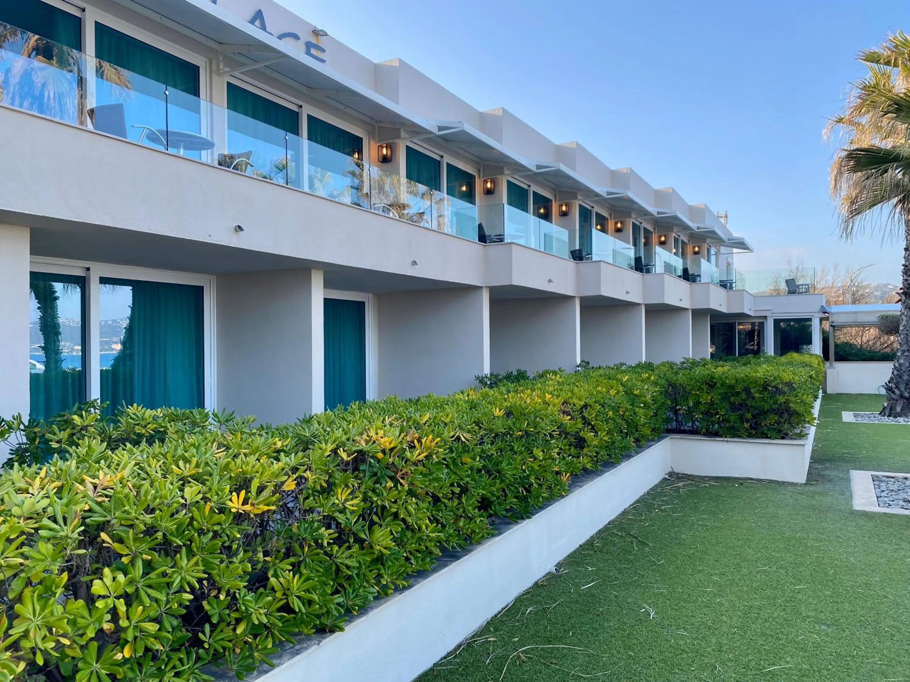 Facade/entrance in Hôtel La Plage