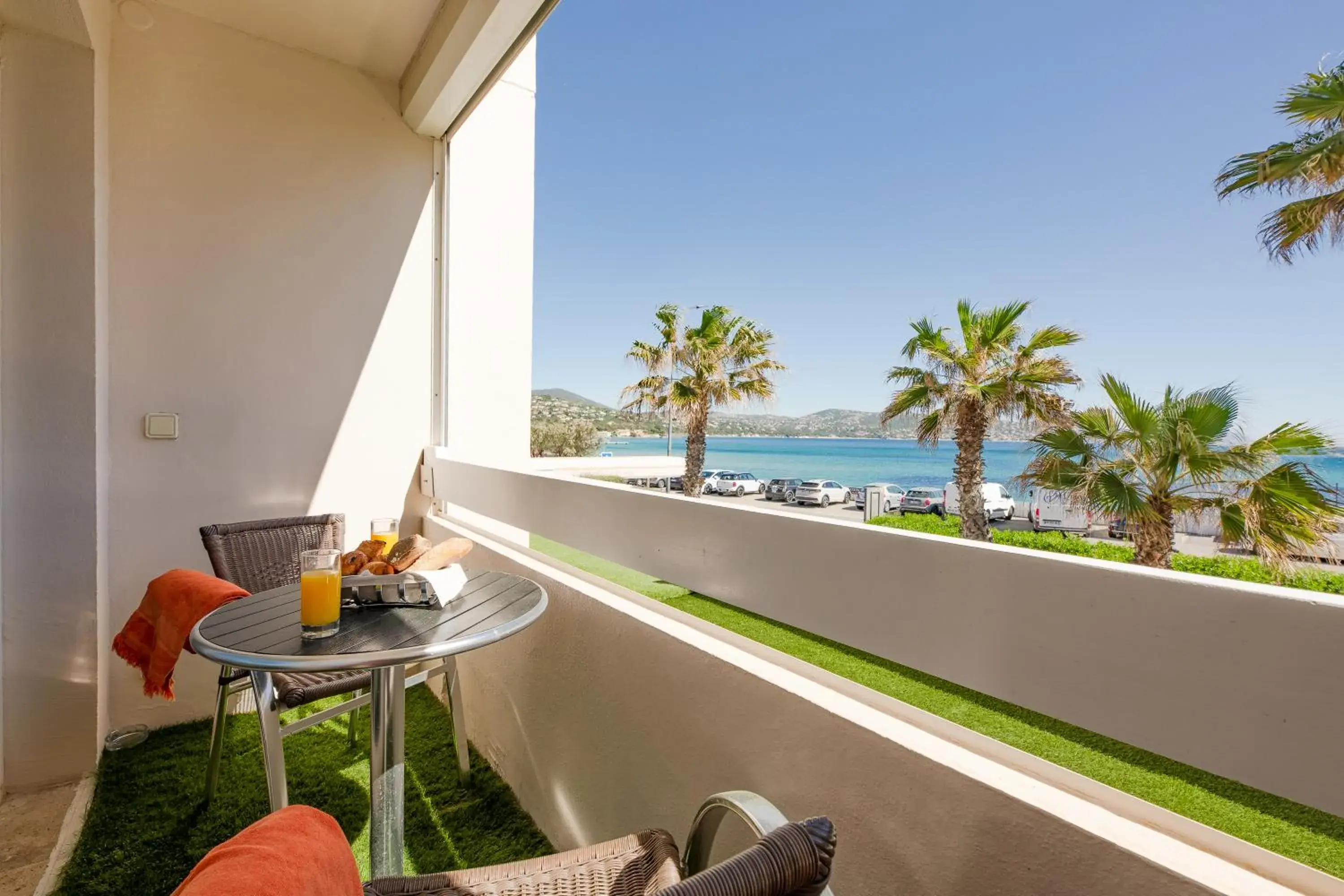 Twin Room with Sea View and Balcony - First Floor in Hôtel La Plage Twin Room with Sea View and Balcony - First Floor in Hôtel La Plage